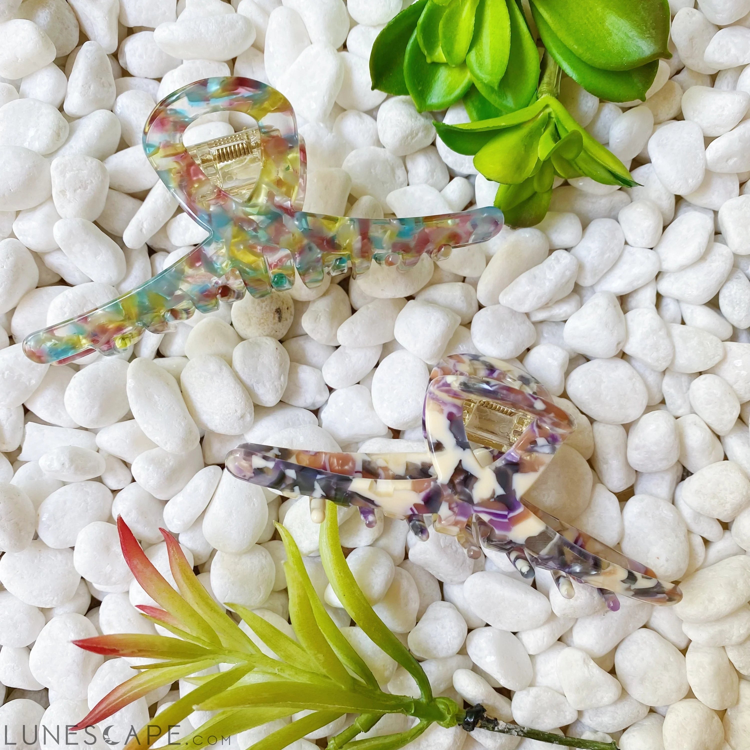 Elegant Script Hair Claw LUNESCAPE