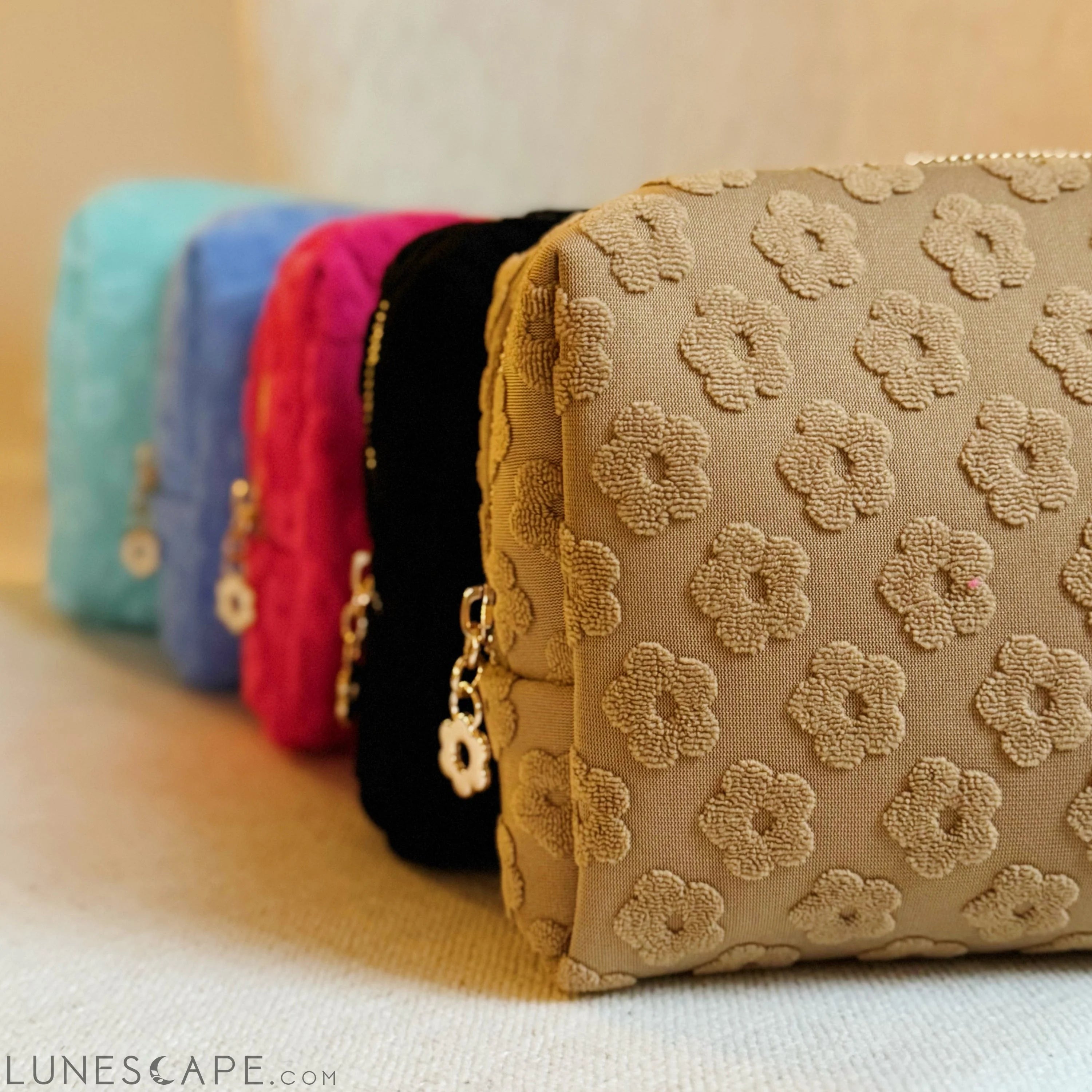 Embossed Daisy Blossom Cosmetic Case LUNESCAPE