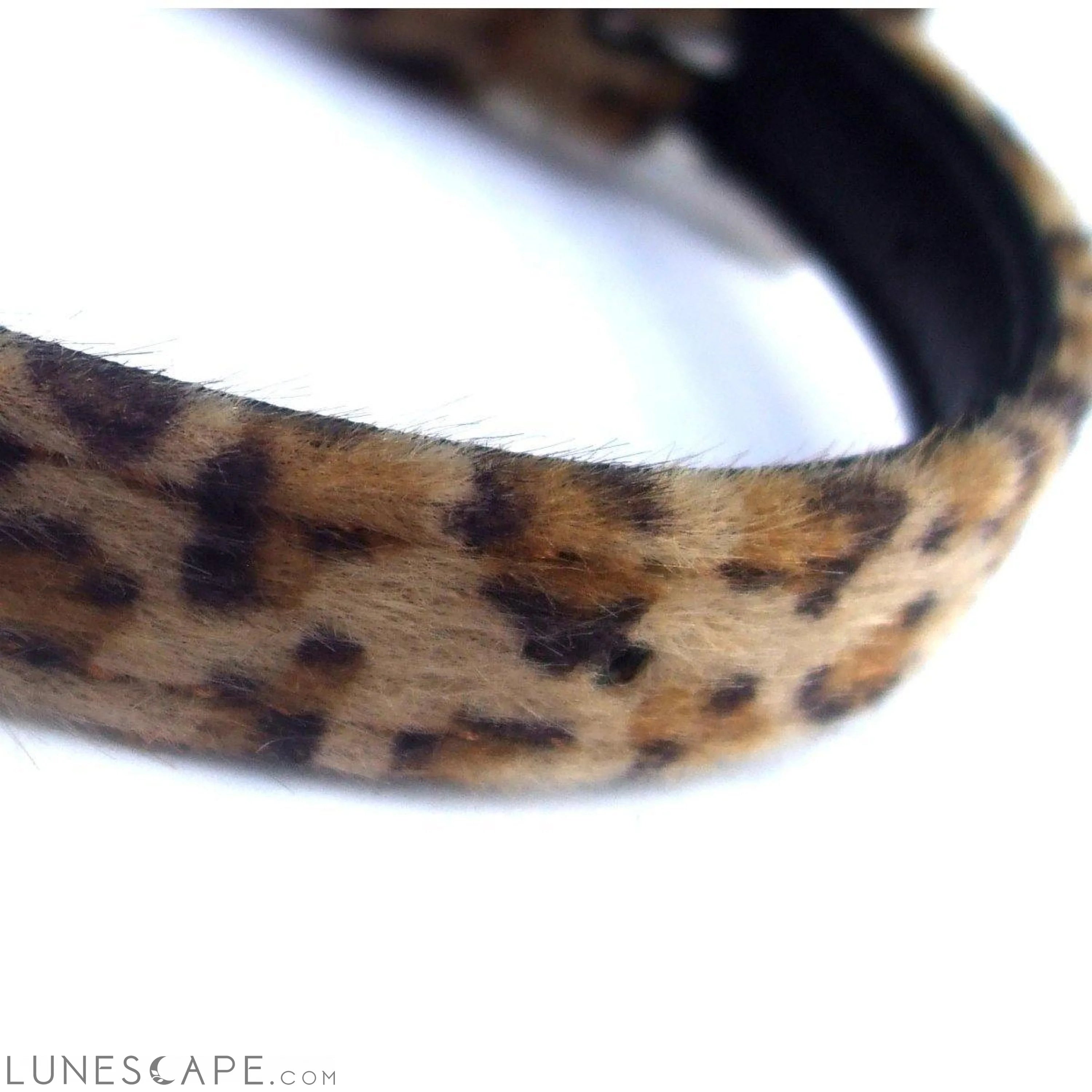 Furry Leopard Print Dog Collar LUNESCAPE