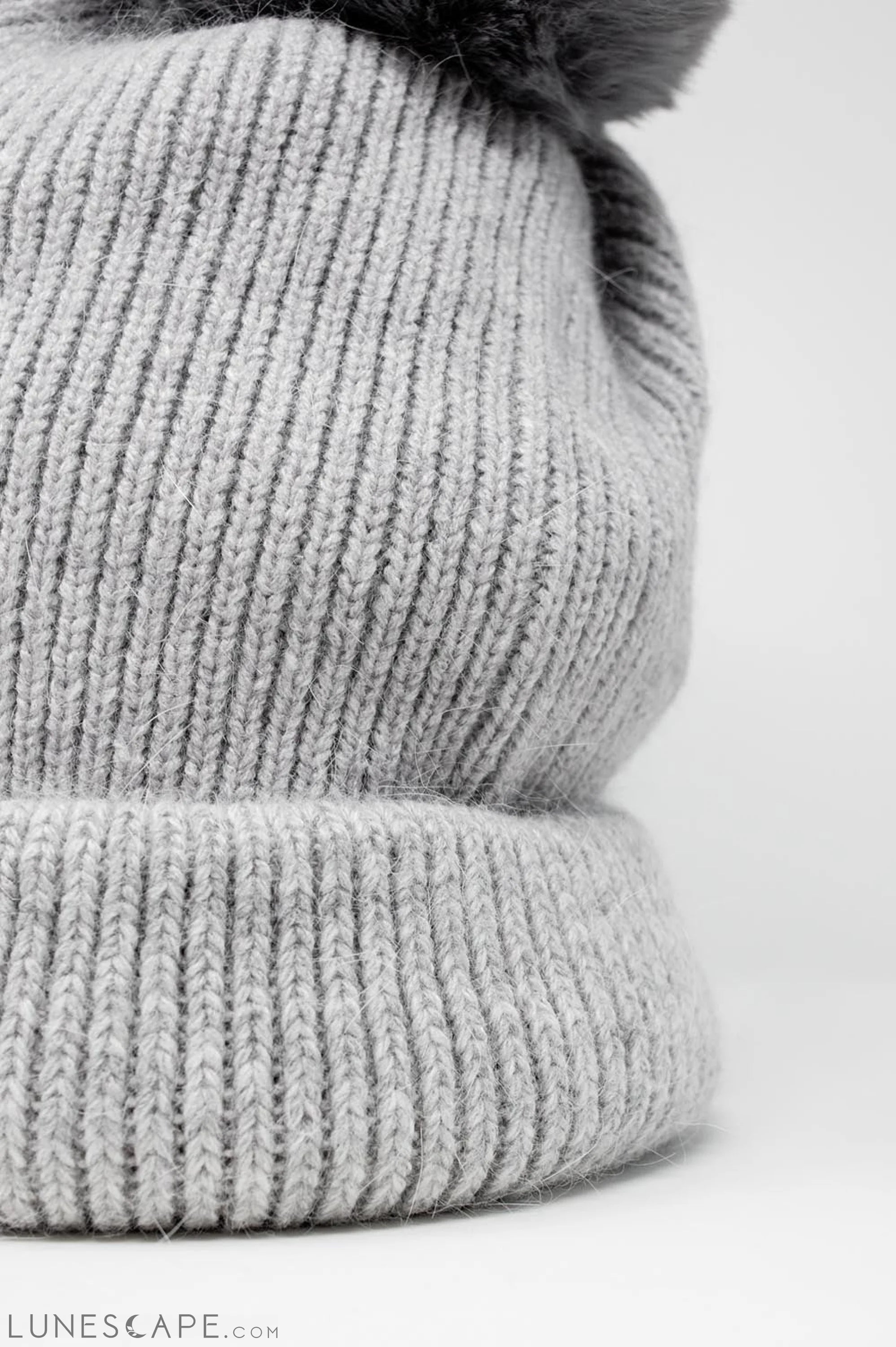 Gray Knitted Hat With Pompom LUNESCAPE