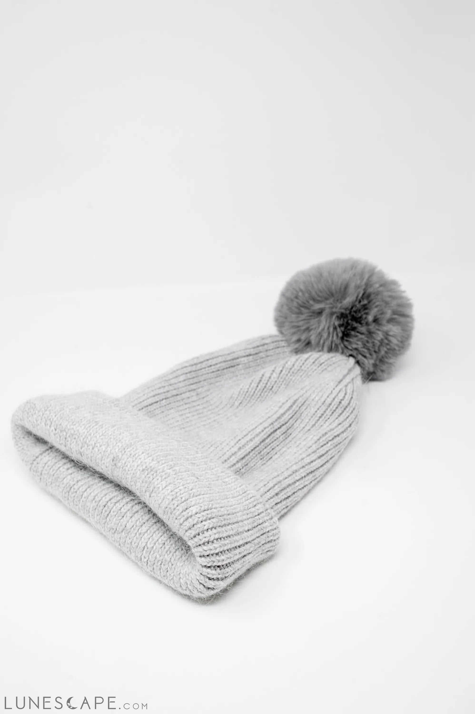 Gray Knitted Hat With Pompom LUNESCAPE