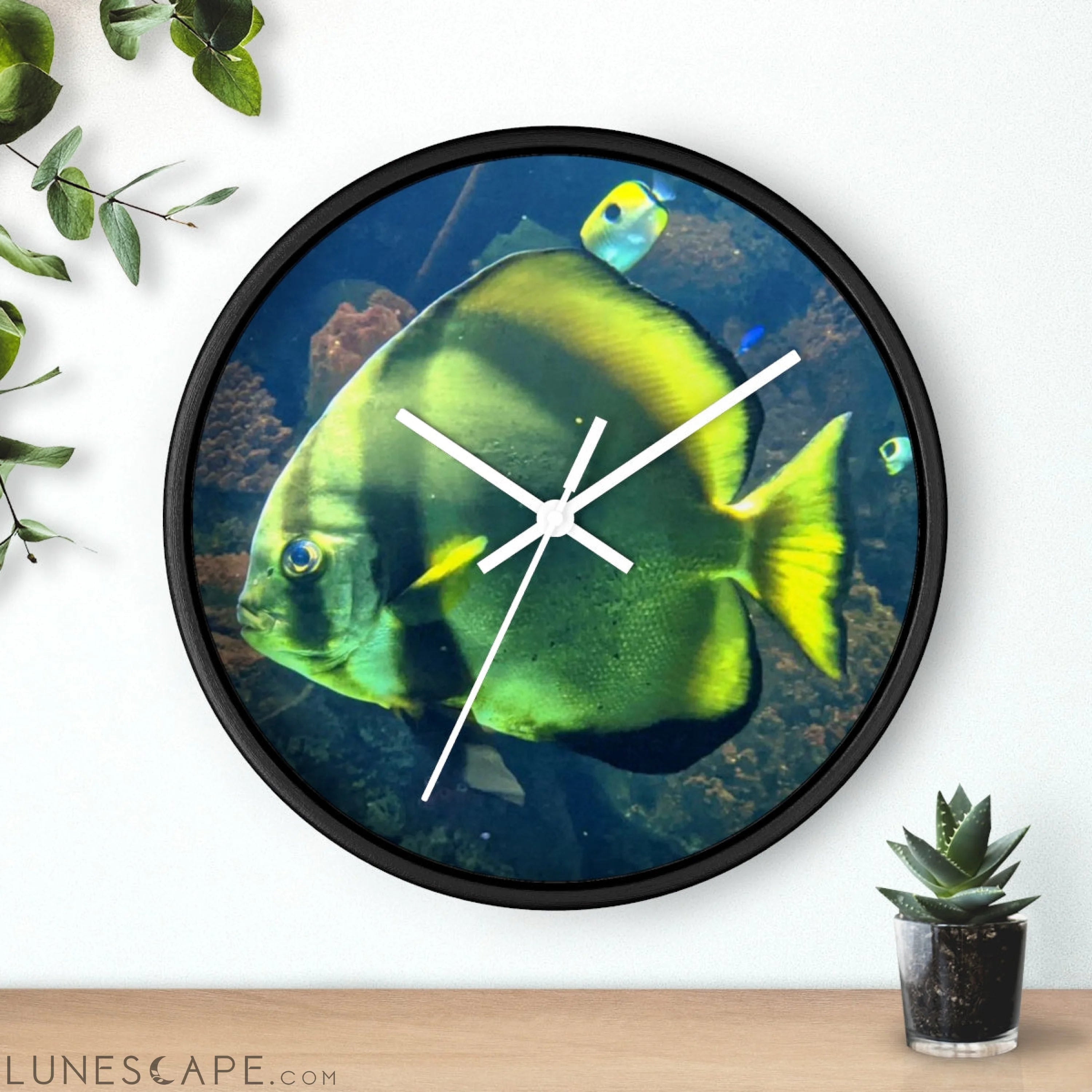 Green Fish Wall clock LUNESCAPE