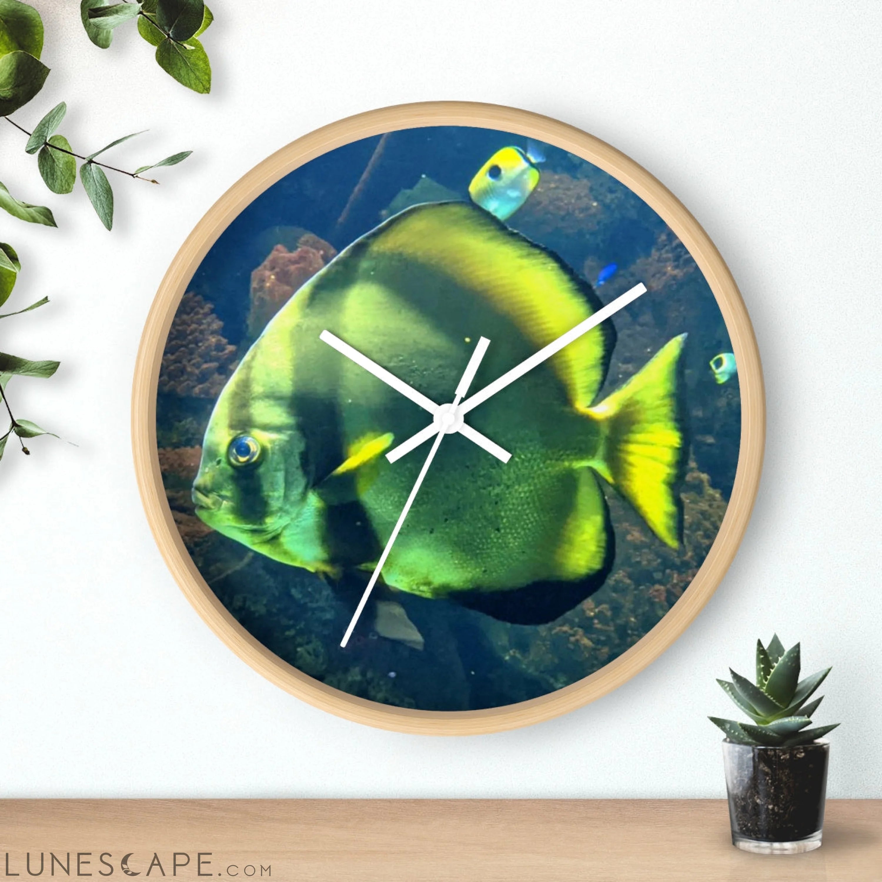 Green Fish Wall clock LUNESCAPE