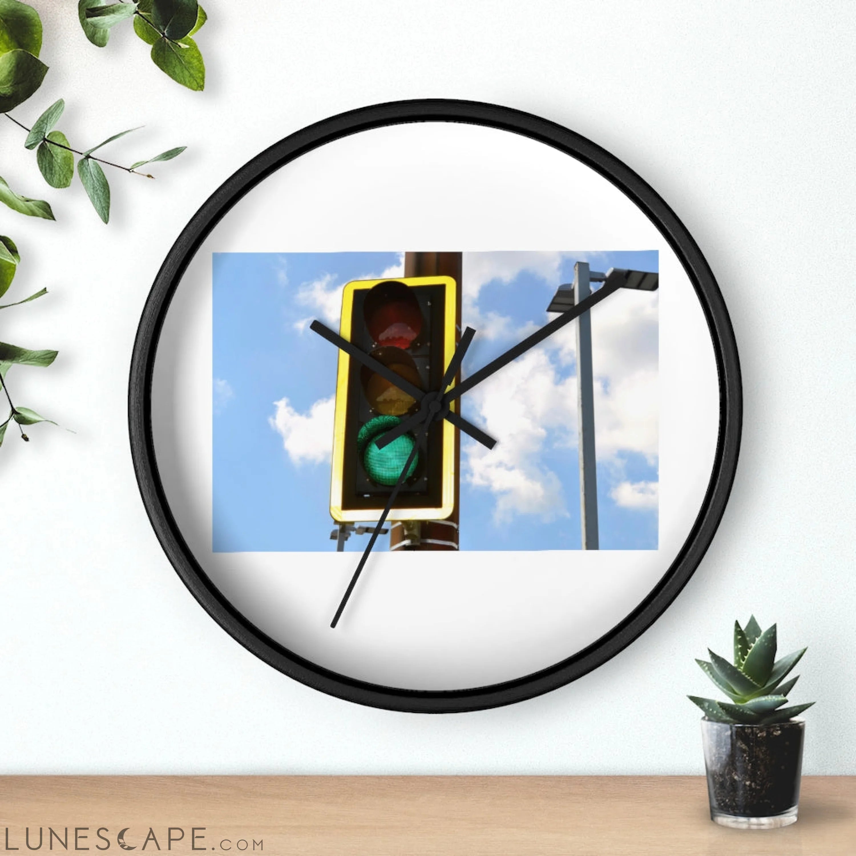 Green Light Wall clock LUNESCAPE