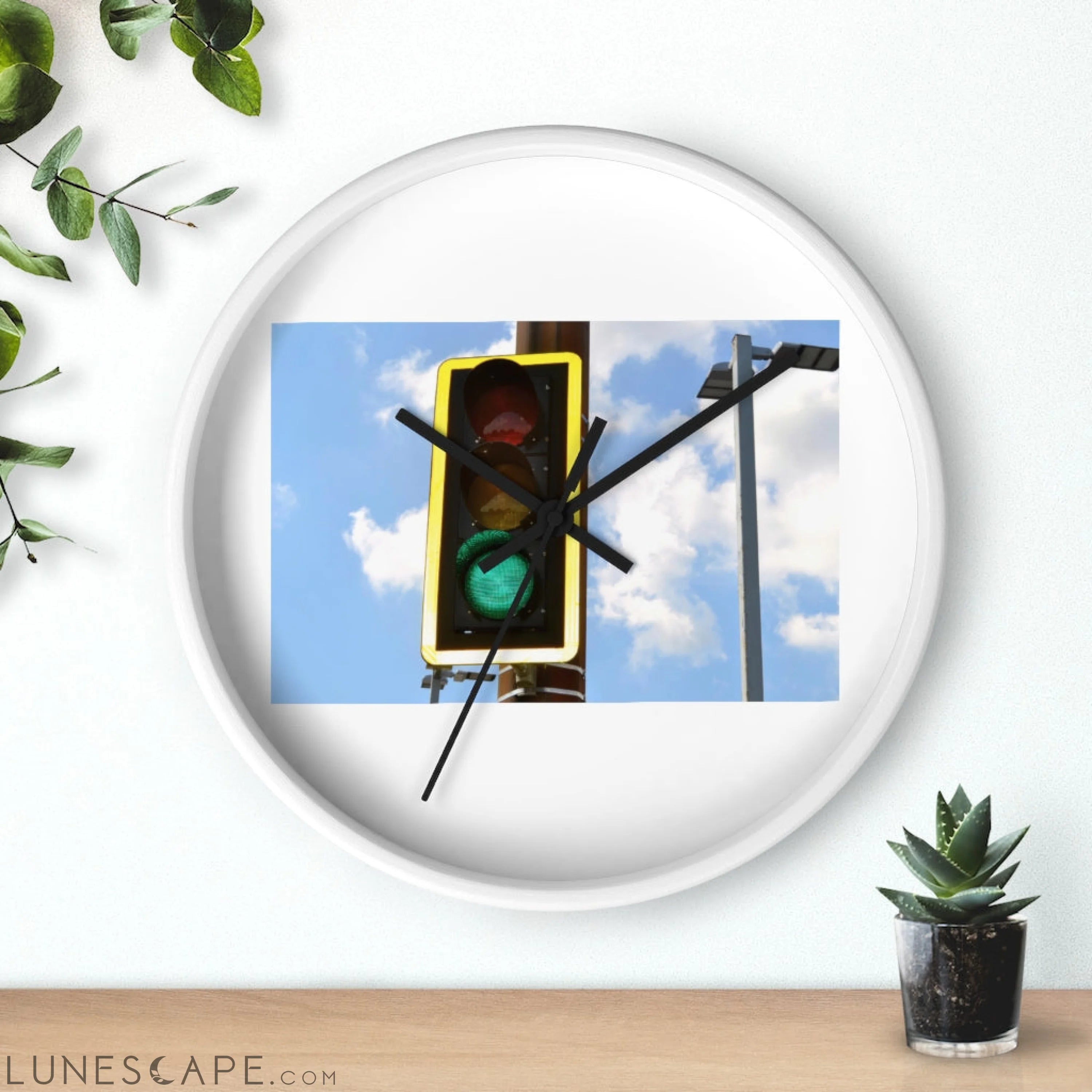 Green Light Wall clock LUNESCAPE