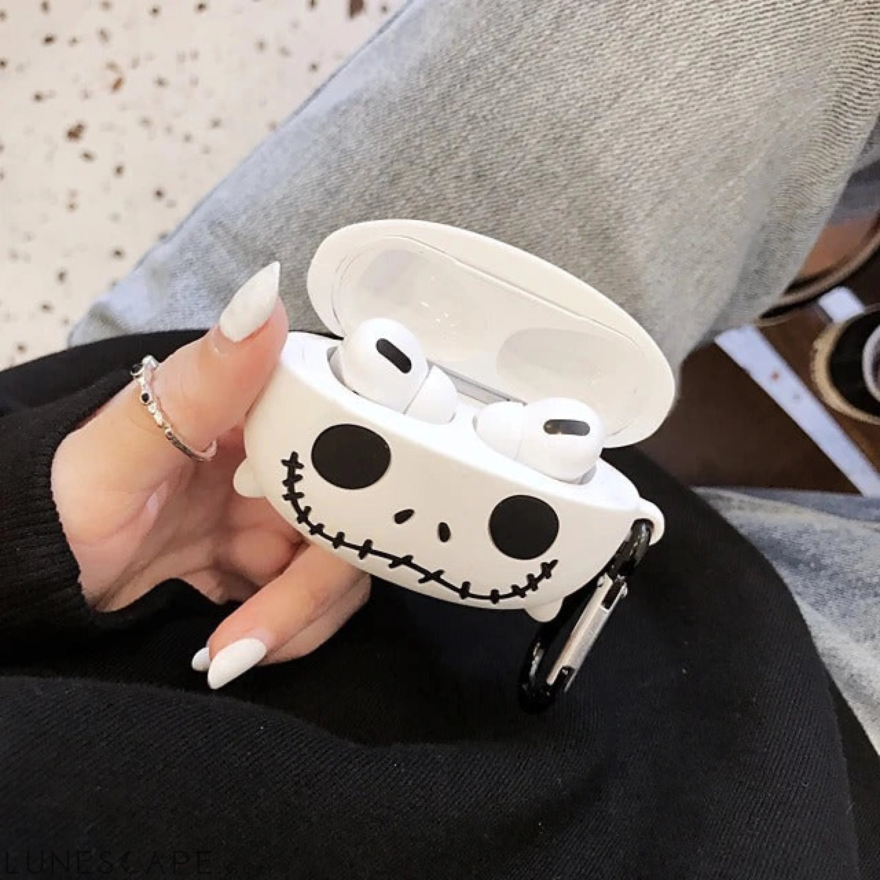 Happy Ghost AirPods Case LUNESCAPE