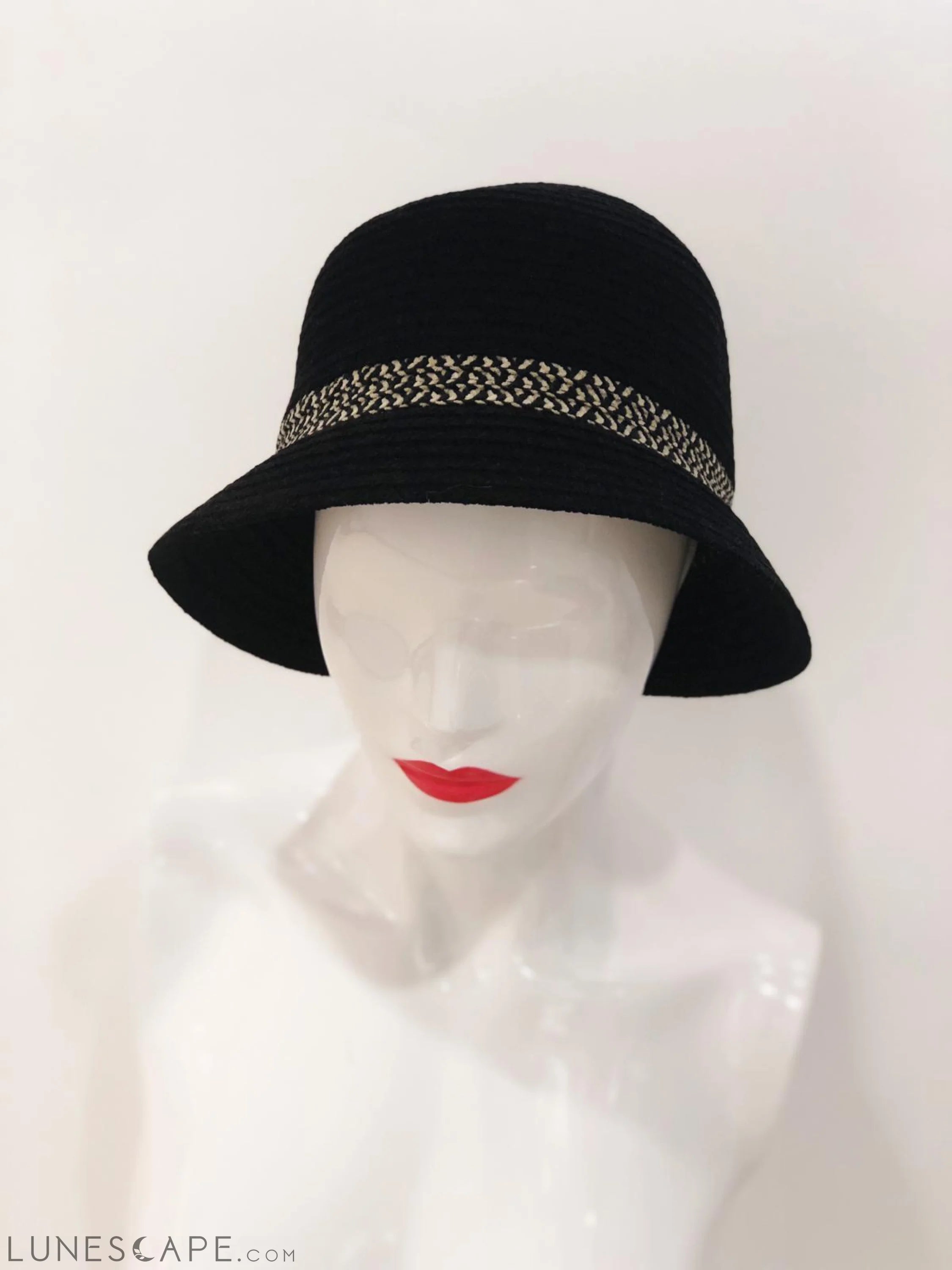 'Haven' Black Bucket Hat LUNESCAPE