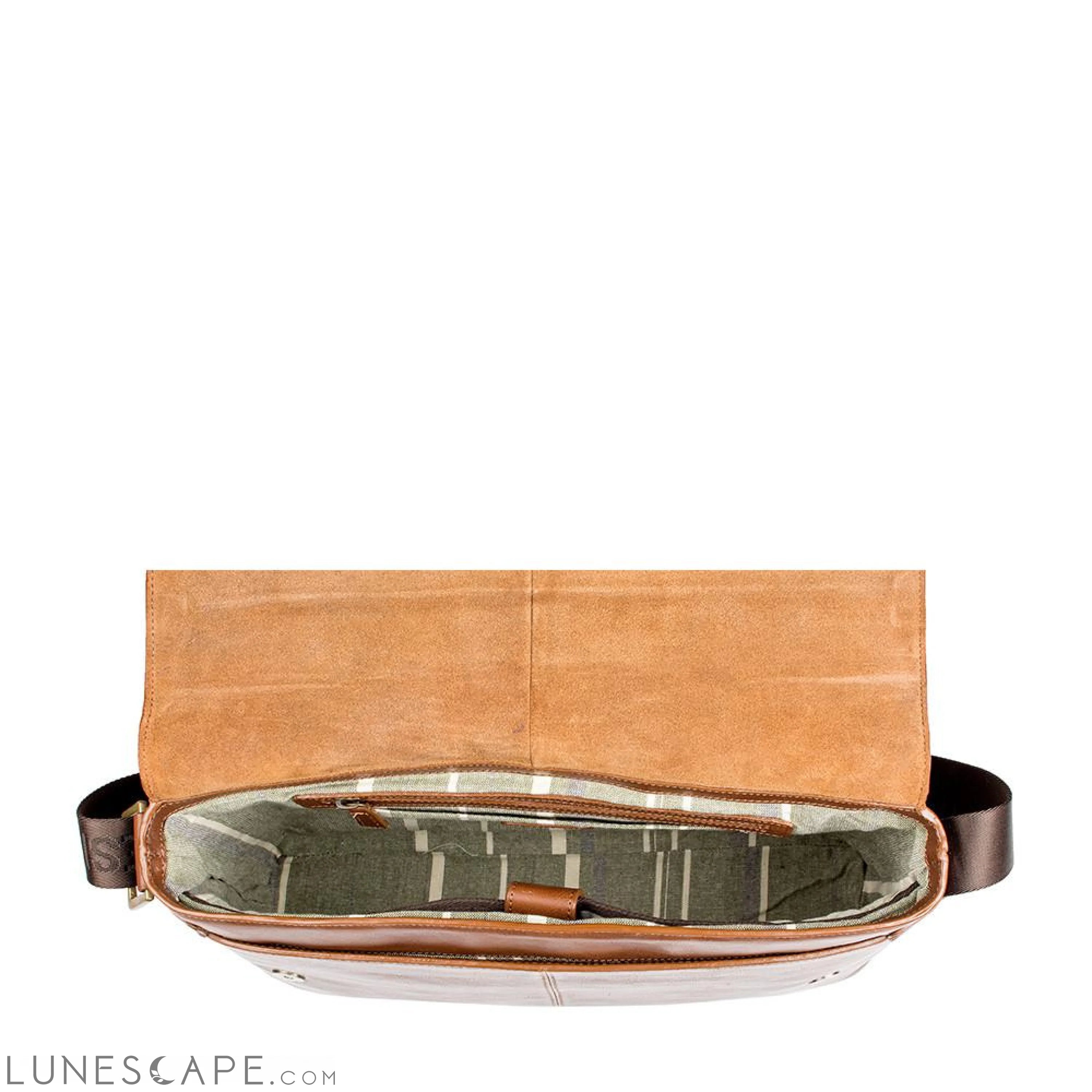 Helvellyn Medium Leather Messenger LUNESCAPE