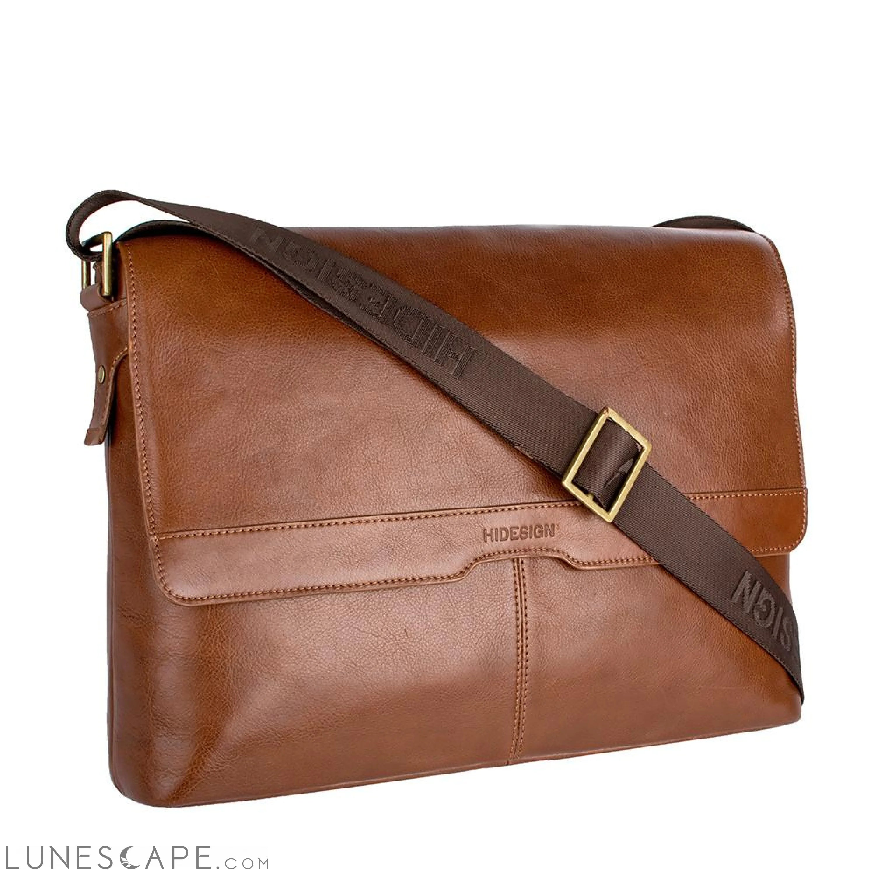 Helvellyn Medium Leather Messenger LUNESCAPE