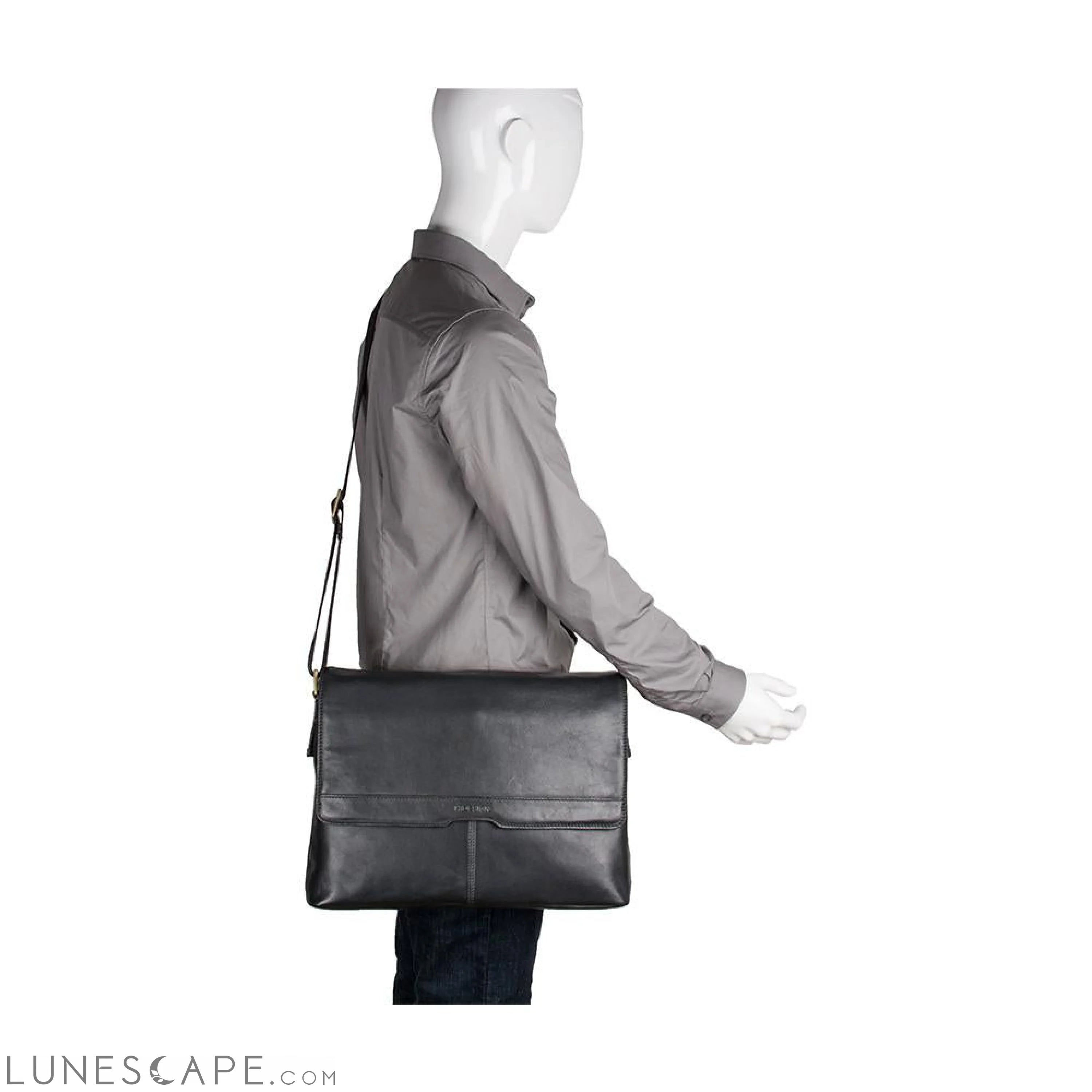 Helvellyn Medium Leather Messenger LUNESCAPE