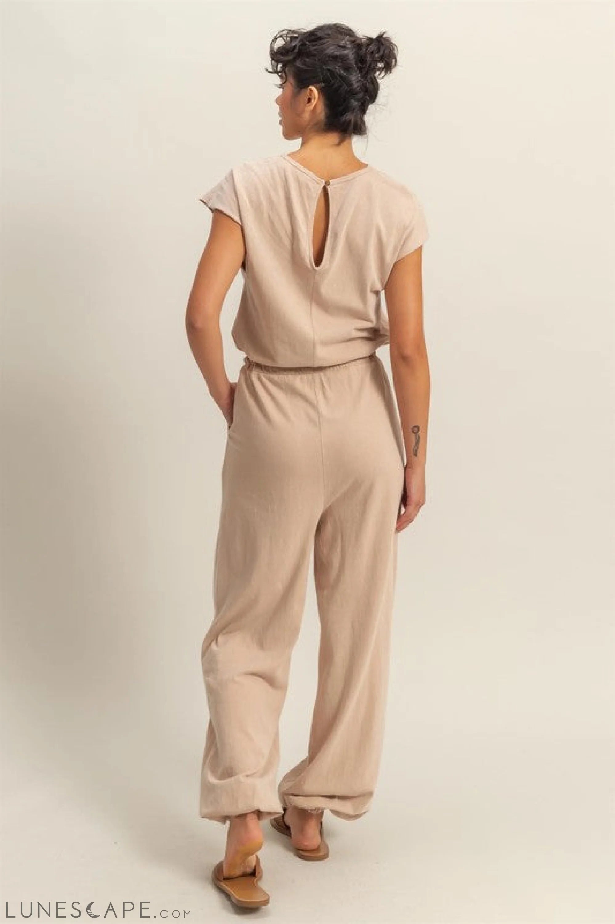 HYFVE Back Keyhole Round Neck Cap Sleeve Drawstring Jumpsuit LUNESCAPE