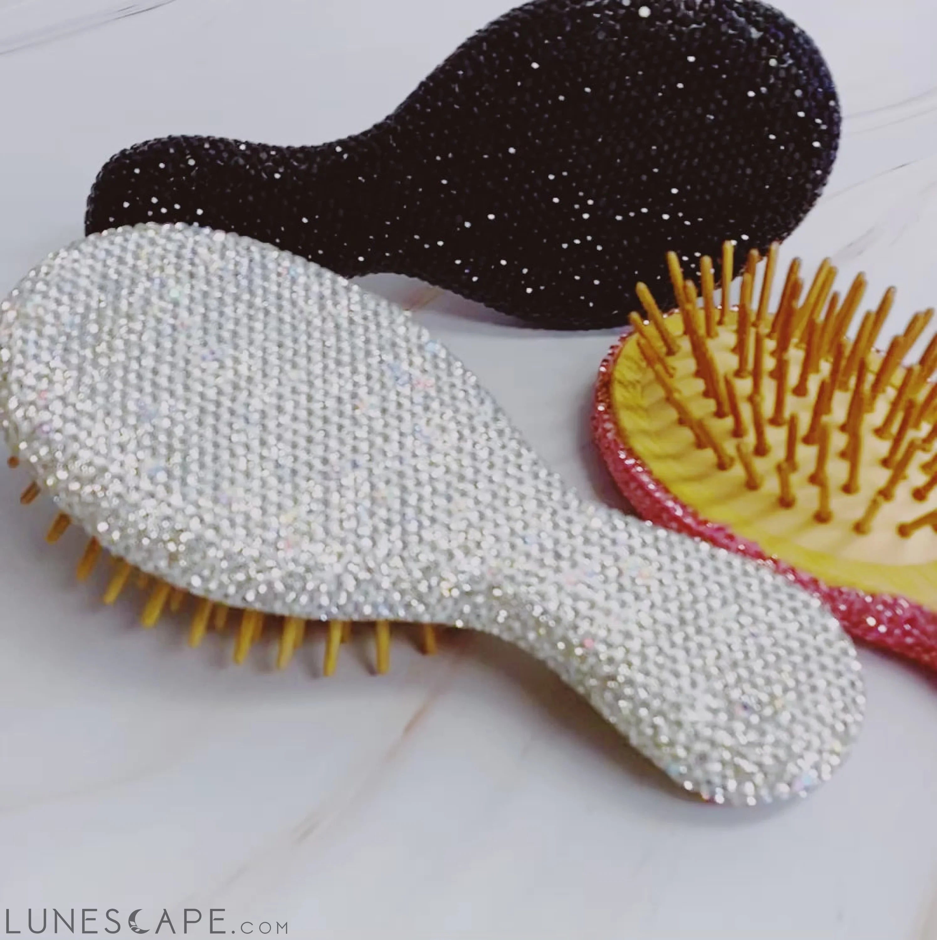 It Girl Life Glam Hair Brush LUNESCAPE