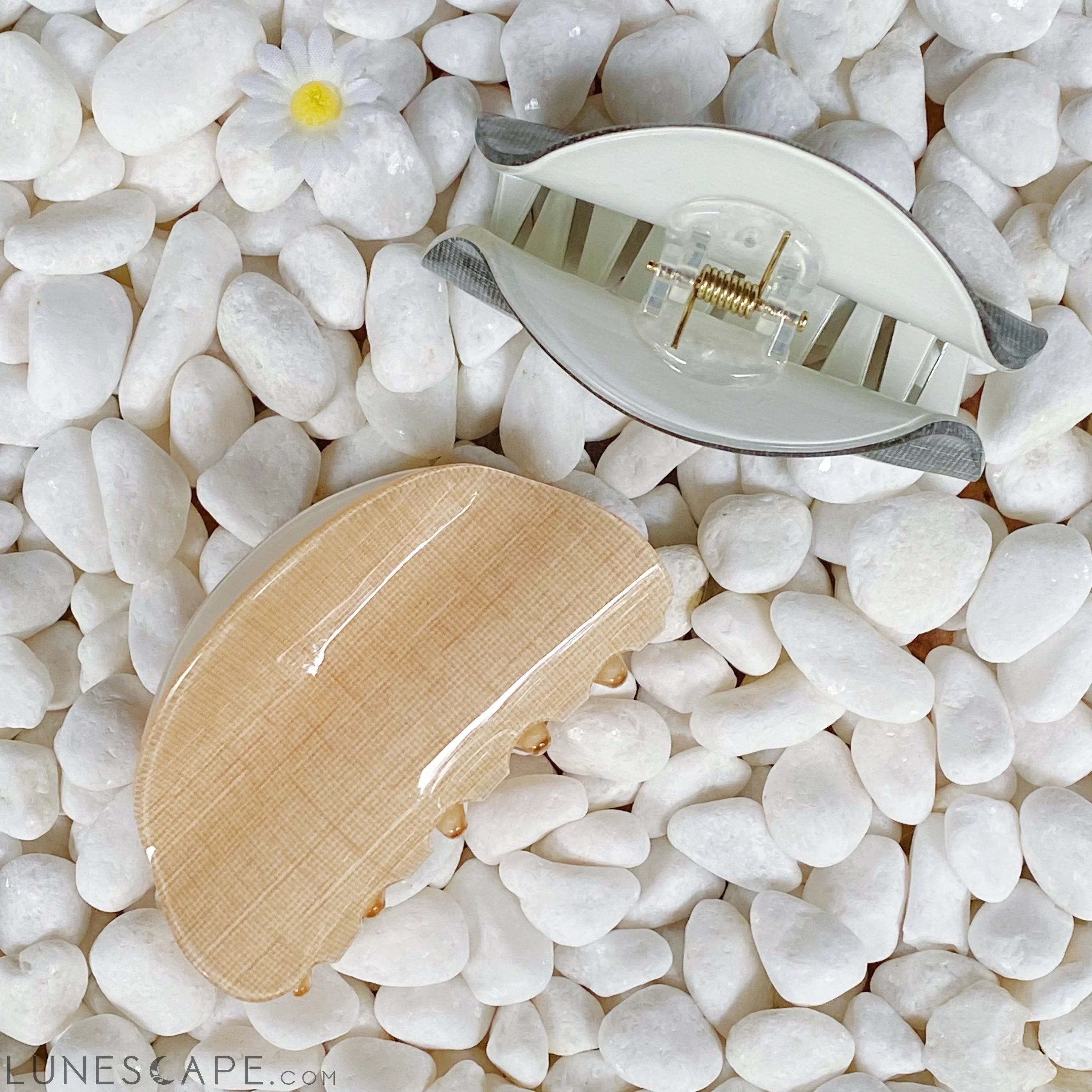 Jasmine Hair Claw LUNESCAPE