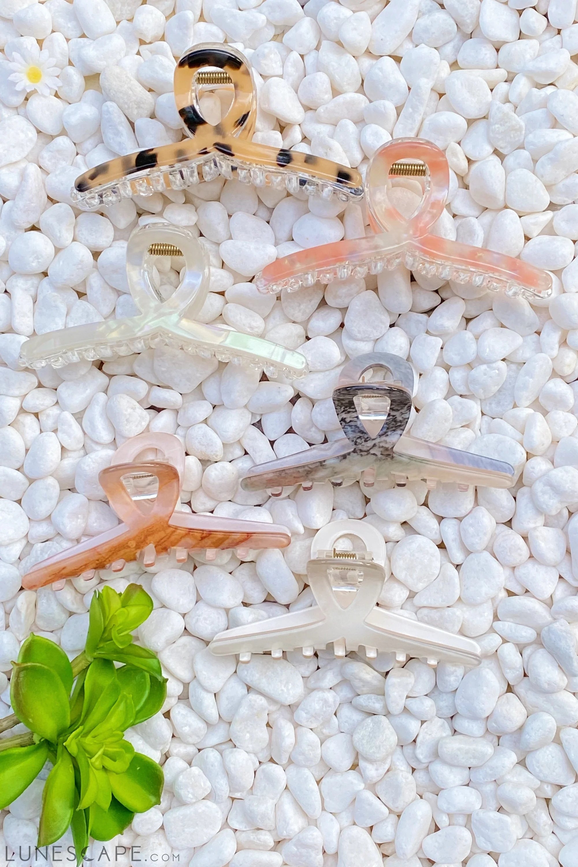 Katie Hair Claw LUNESCAPE