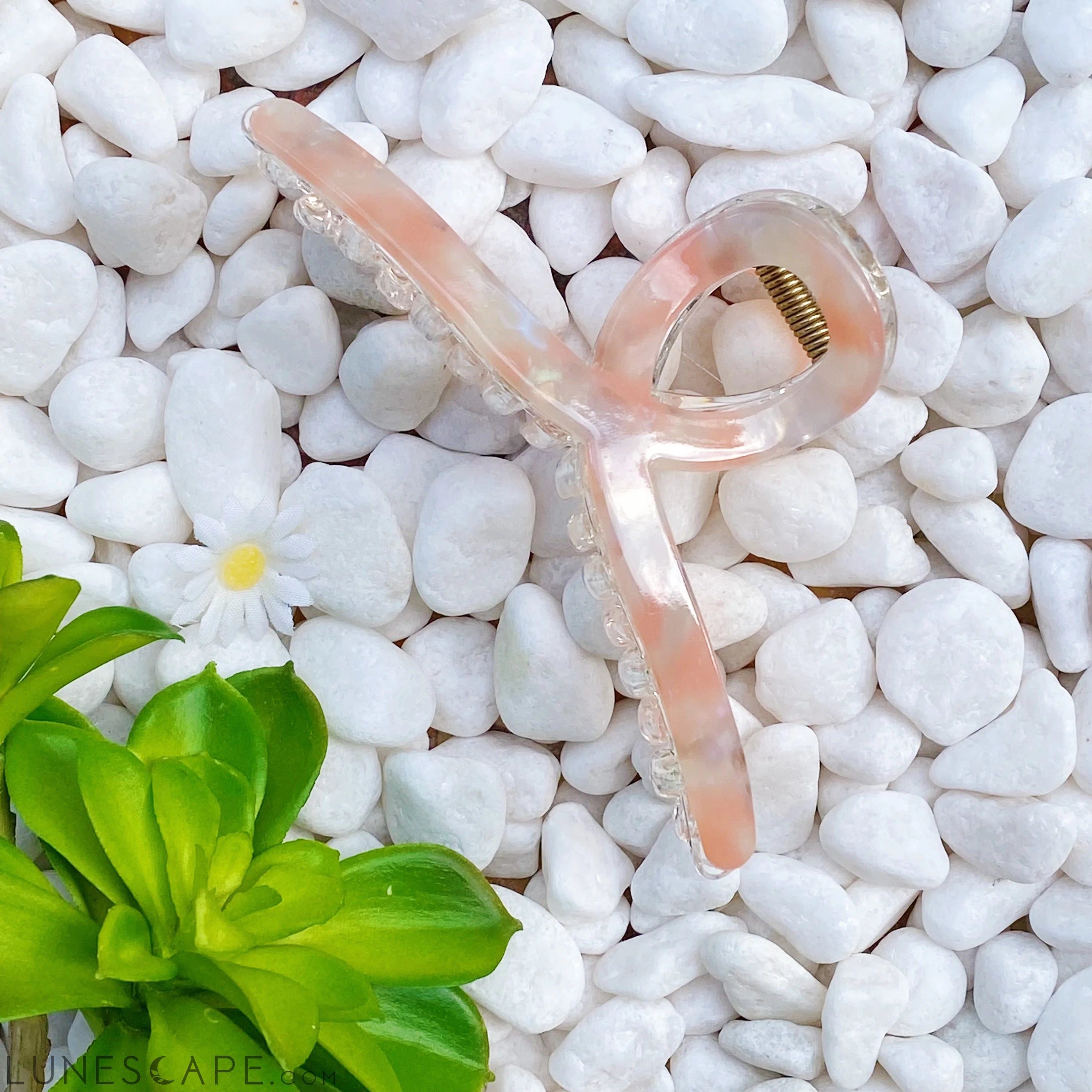 Katie Hair Claw LUNESCAPE