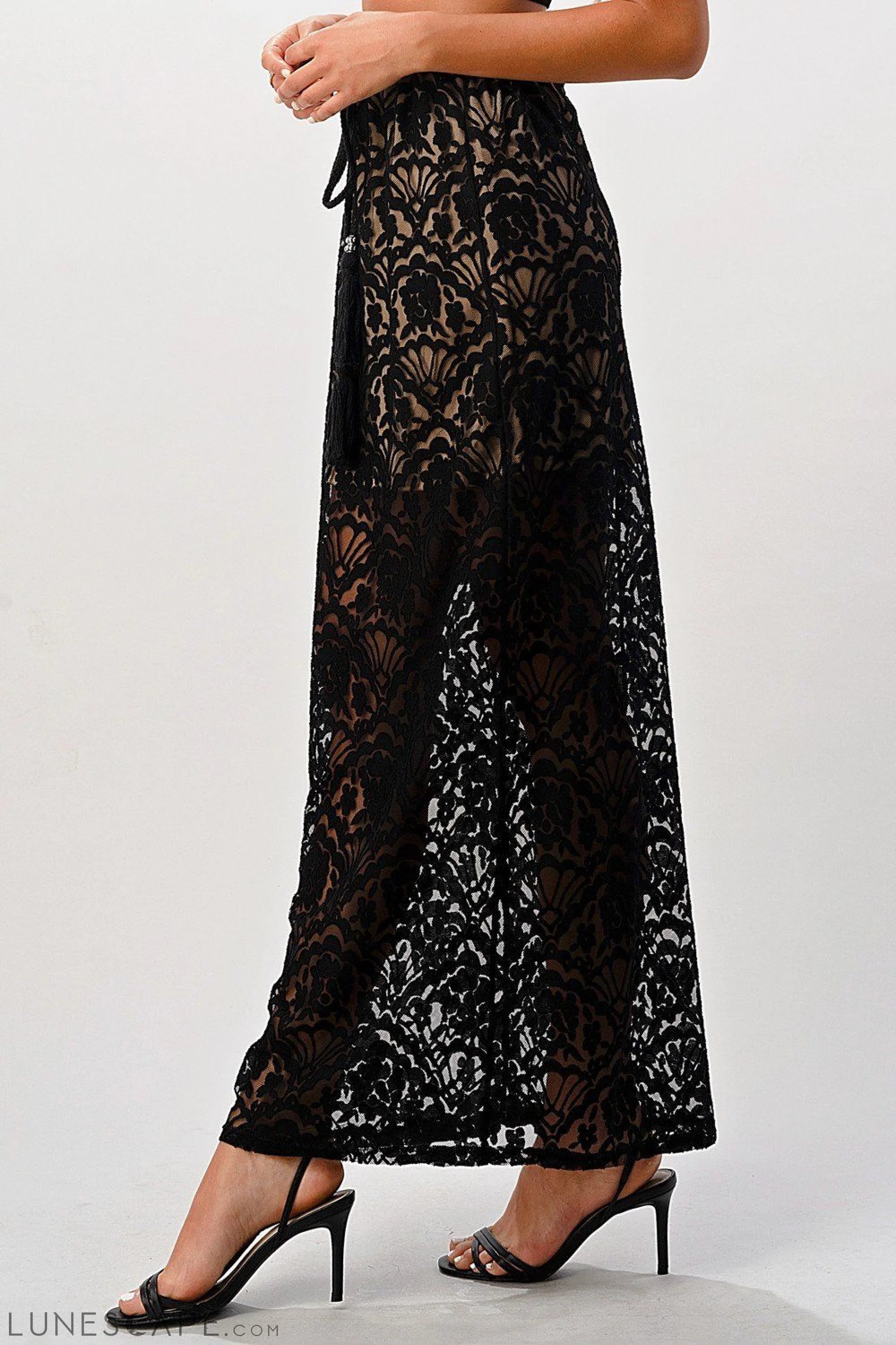 Lace Maxi Skirt With Cotton-Core Bow LUNESCAPE