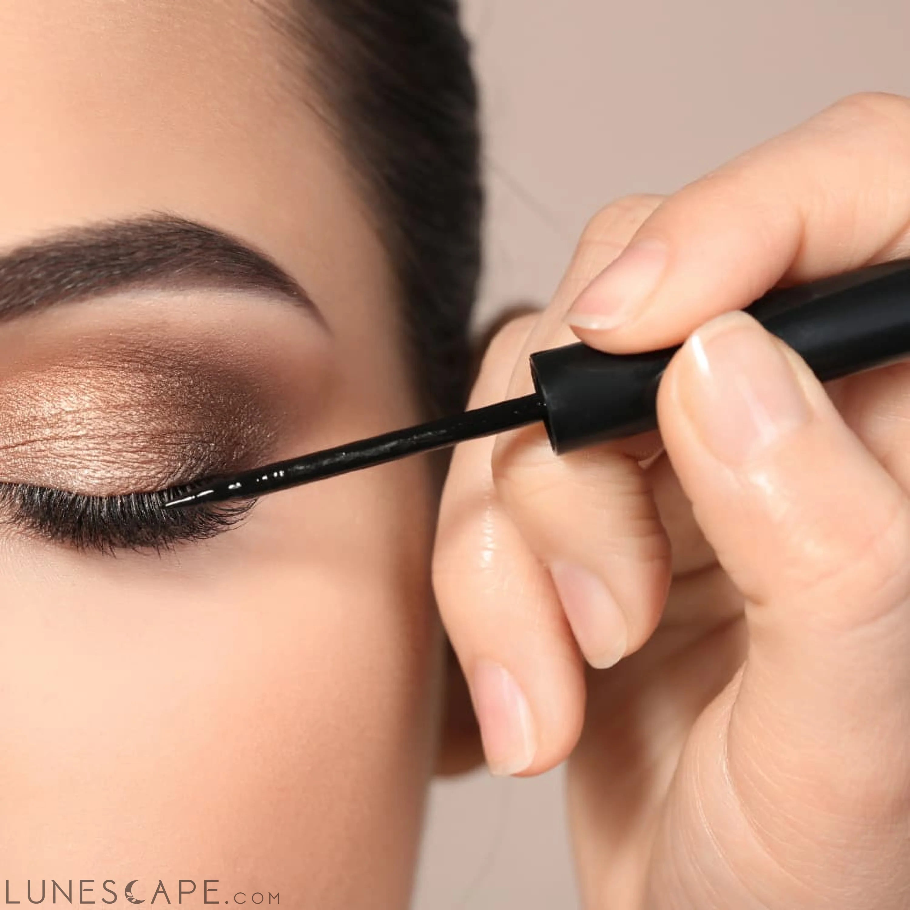 Liquid Black Eyeliner LUNESCAPE