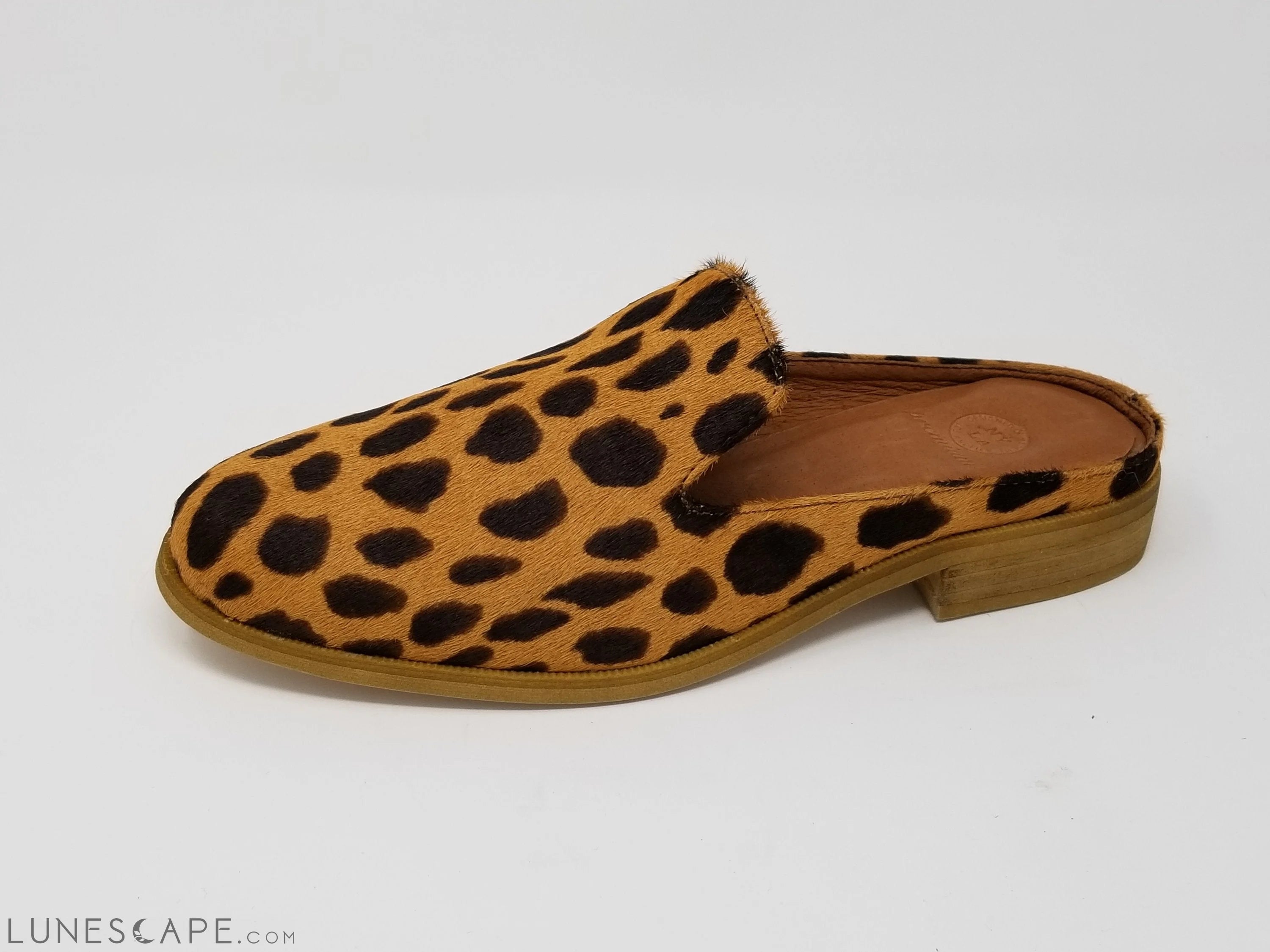 Long Beach Leopard Print Flat Mule Slipper LUNESCAPE