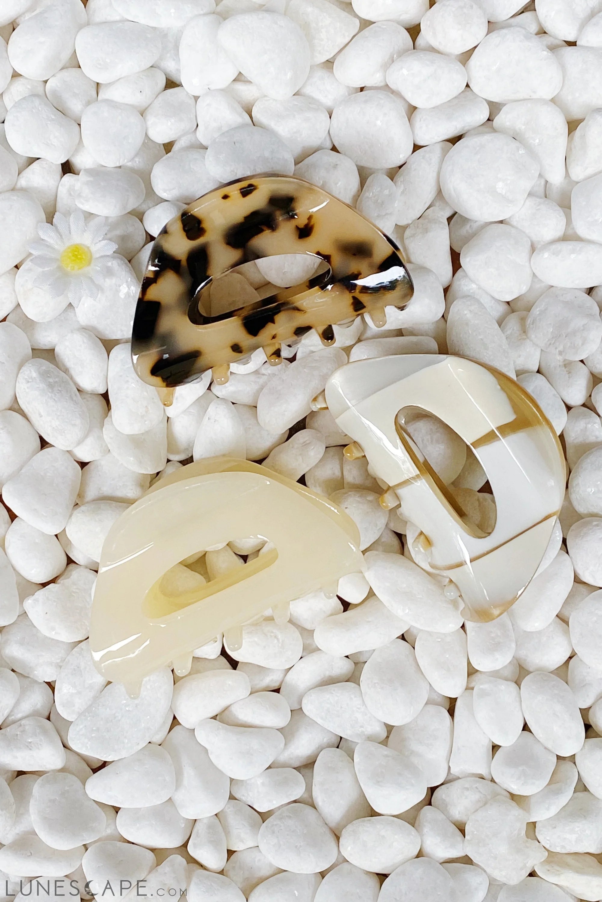 Luxe Finish Hair Claw LUNESCAPE