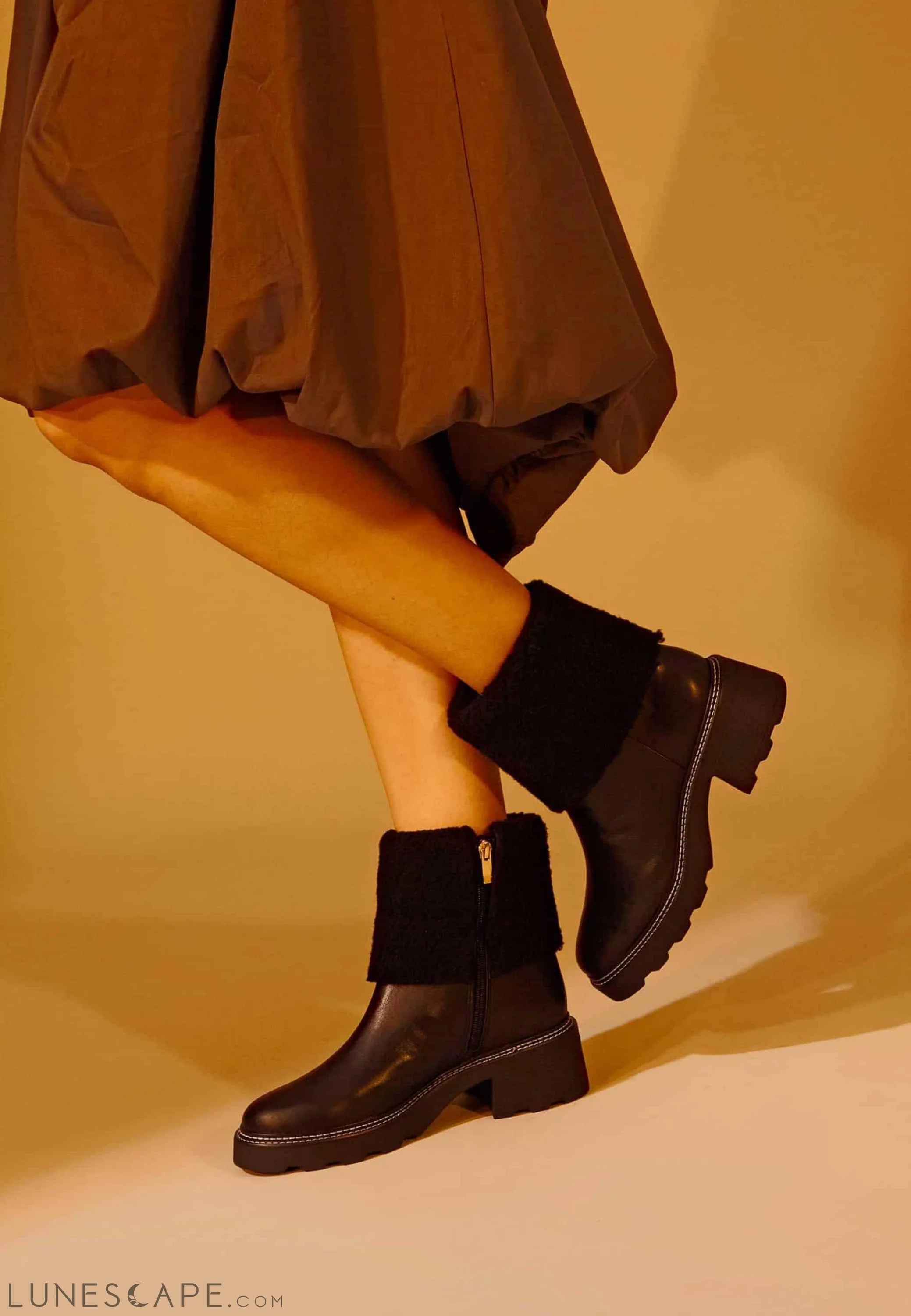 Mangará Andira Ankle Boots - Stylish Shearling Detail LUNESCAPE