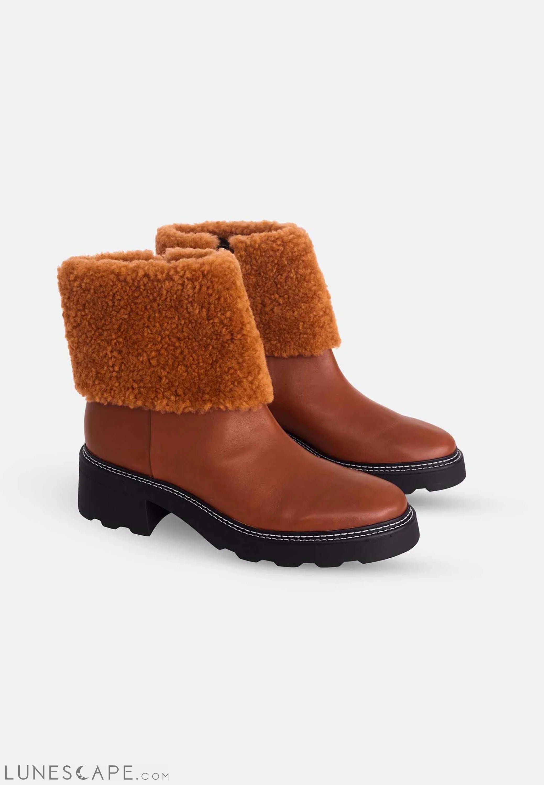 Mangará Andira Ankle Boots - Stylish Shearling Detail LUNESCAPE