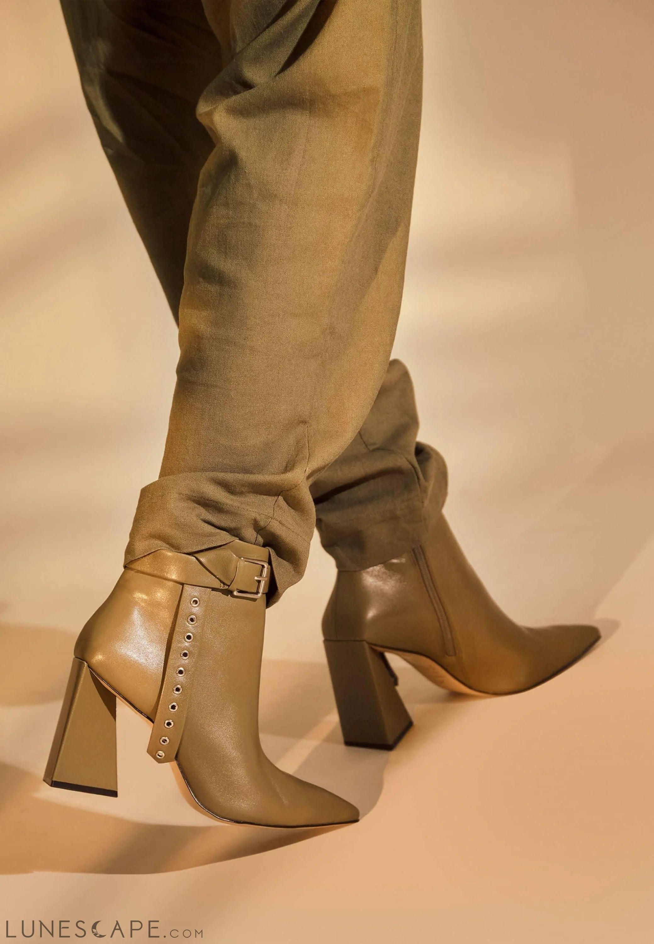 Mangará Salvia Ankle Boot Heeled - Stylish Leather Footwear LUNESCAPE