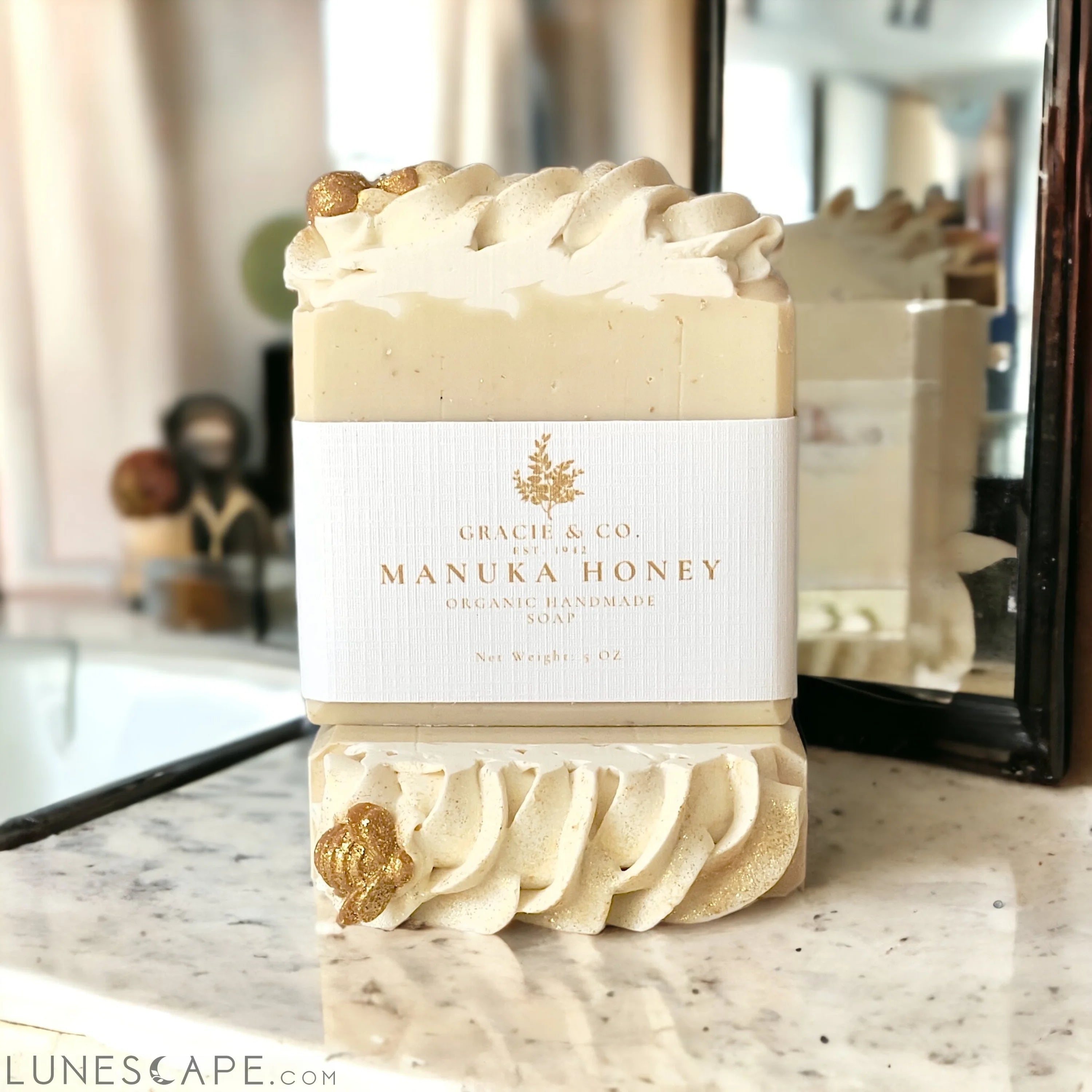 Manuka Honey Oats & Coconut Milk Shea Butter Soap LUNESCAPE