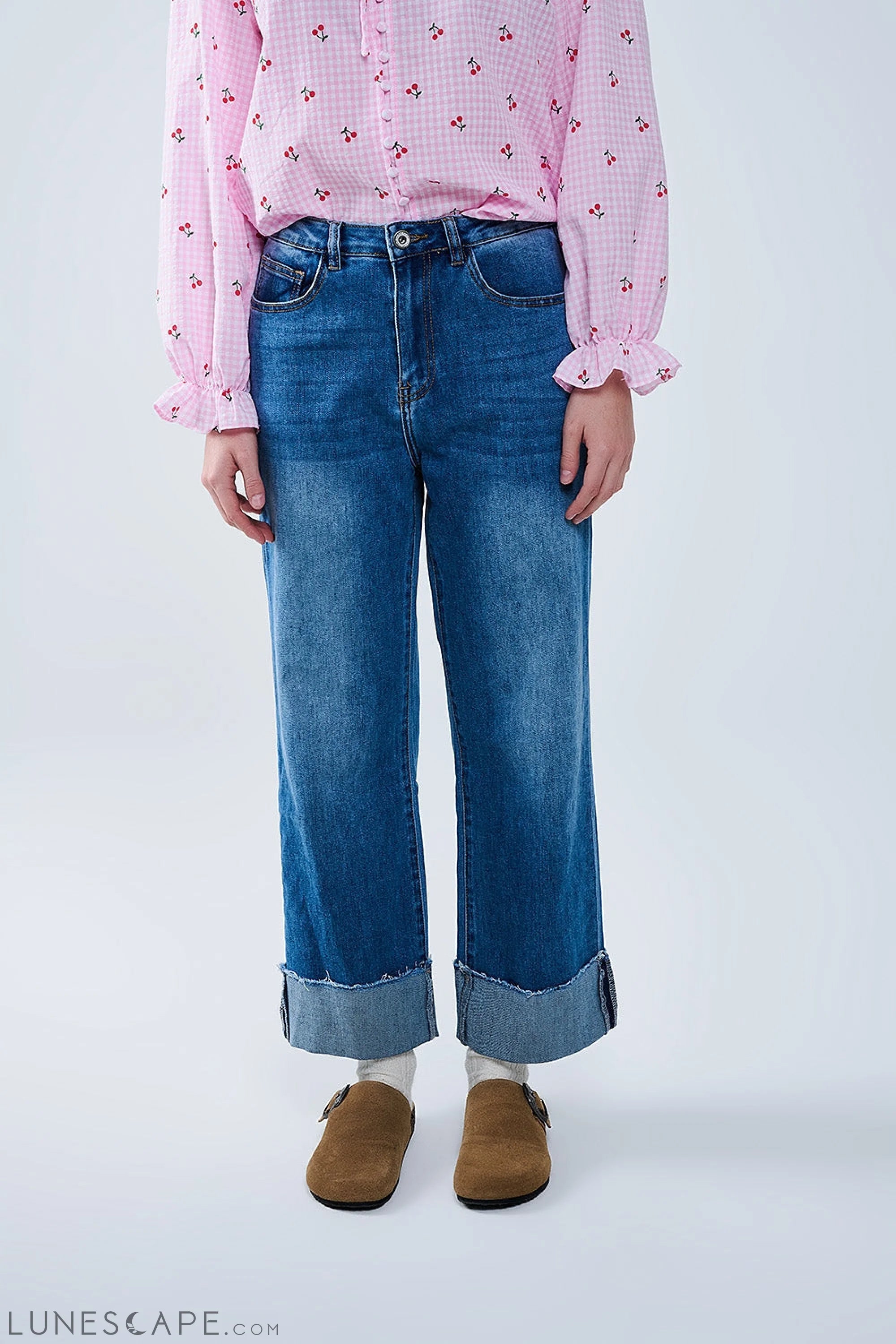 Medium Wash Straight Fit on Cuffed Hem Jeans LUNESCAPE