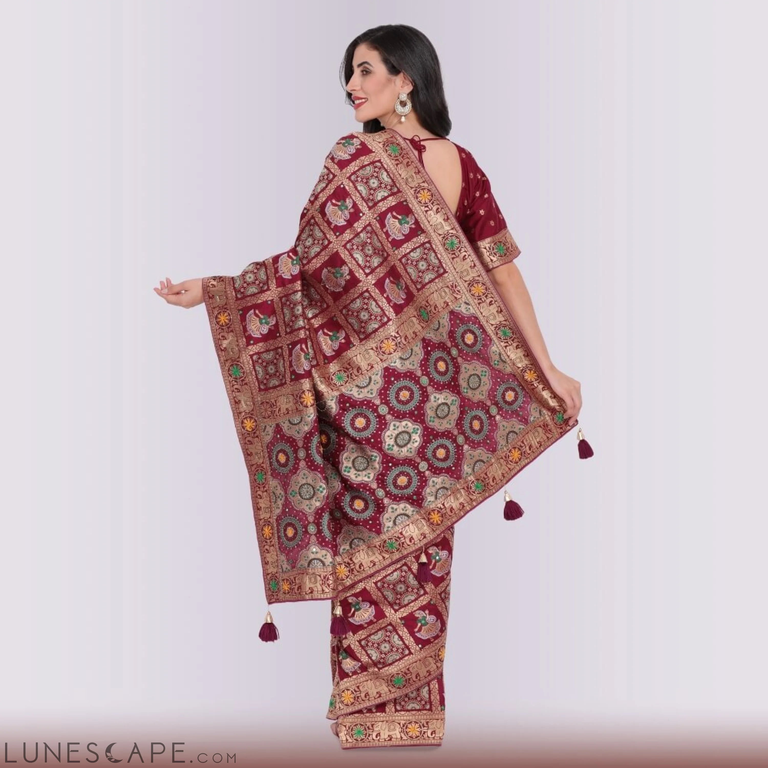 Modern Gharchoda in Maroon LUNESCAPE