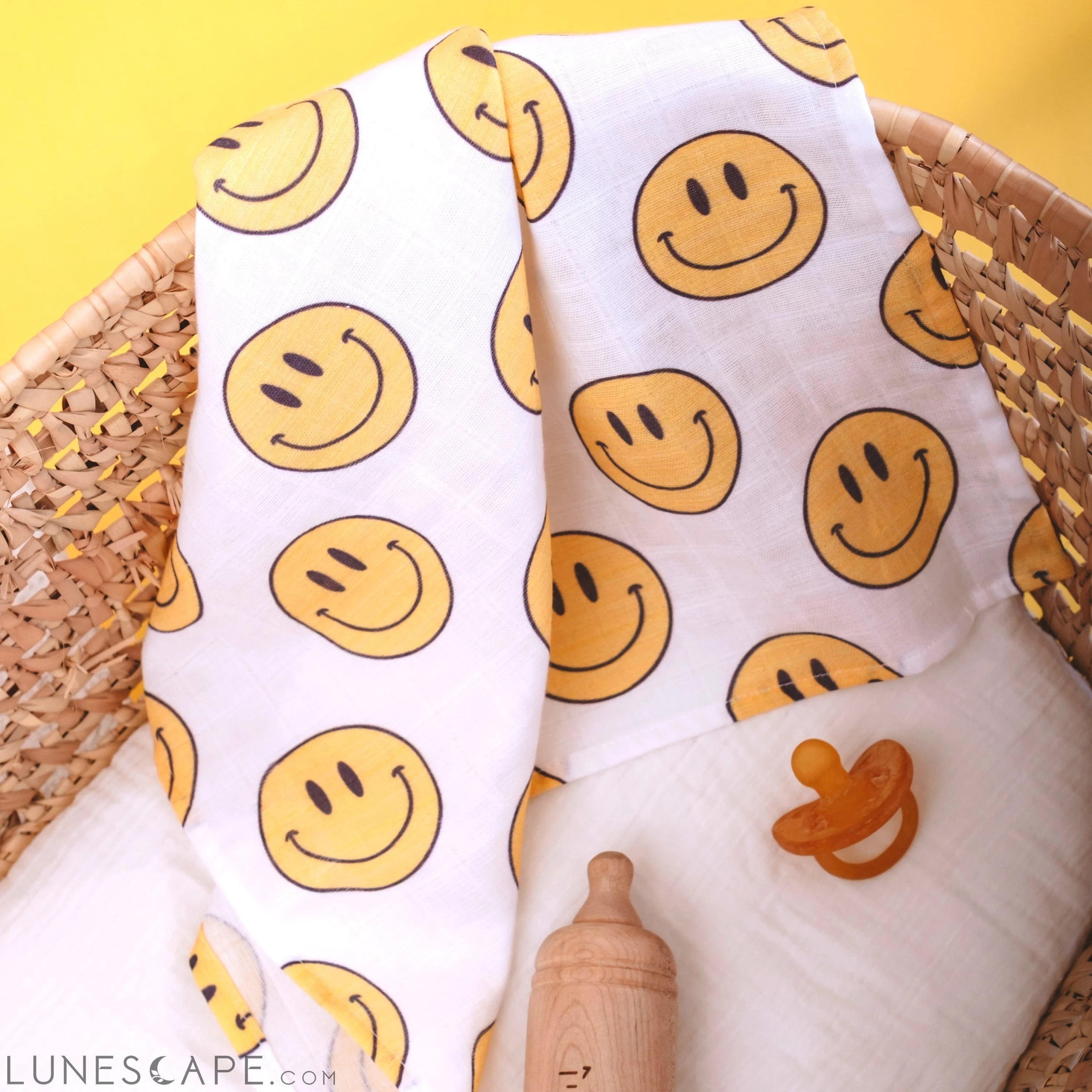 Muslin Swaddle Baby Blanket - Smiley LUNESCAPE
