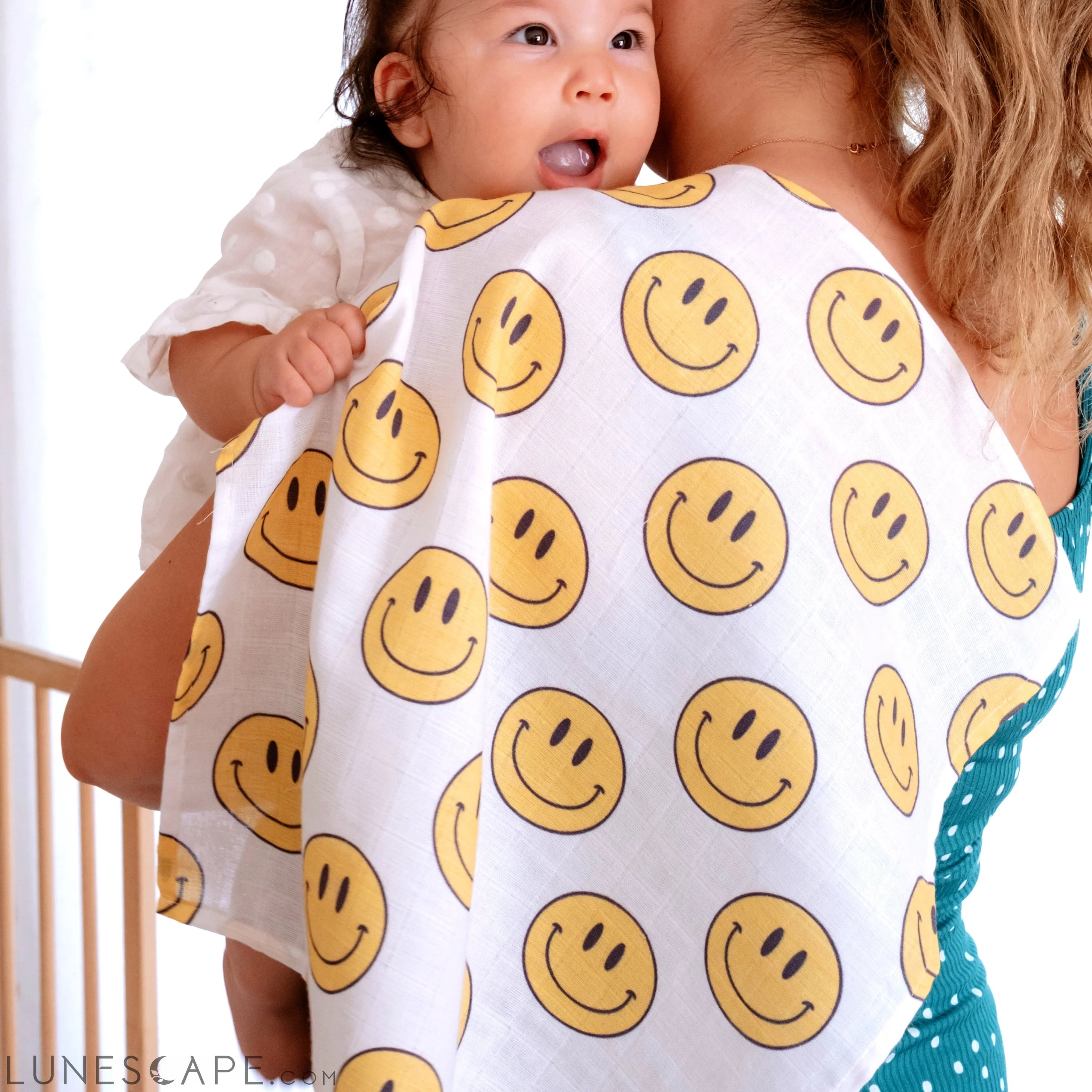 Muslin Swaddle Baby Blanket - Smiley LUNESCAPE
