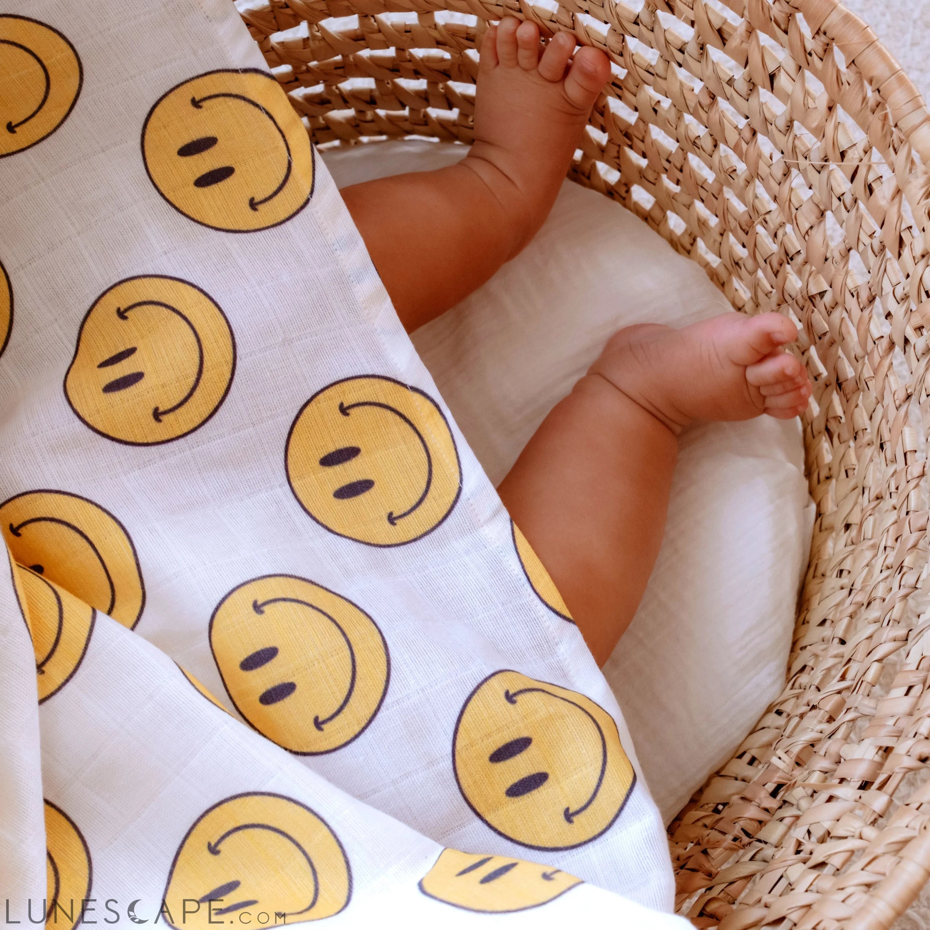 Muslin Swaddle Baby Blanket - Smiley LUNESCAPE