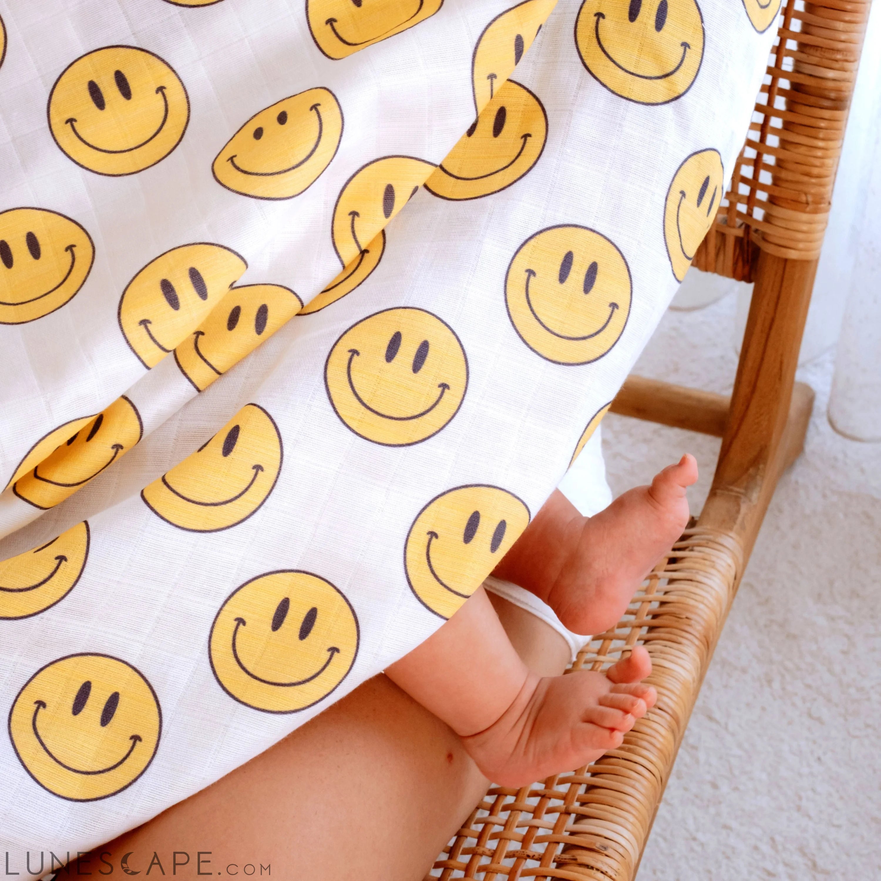 Muslin Swaddle Baby Blanket - Smiley LUNESCAPE