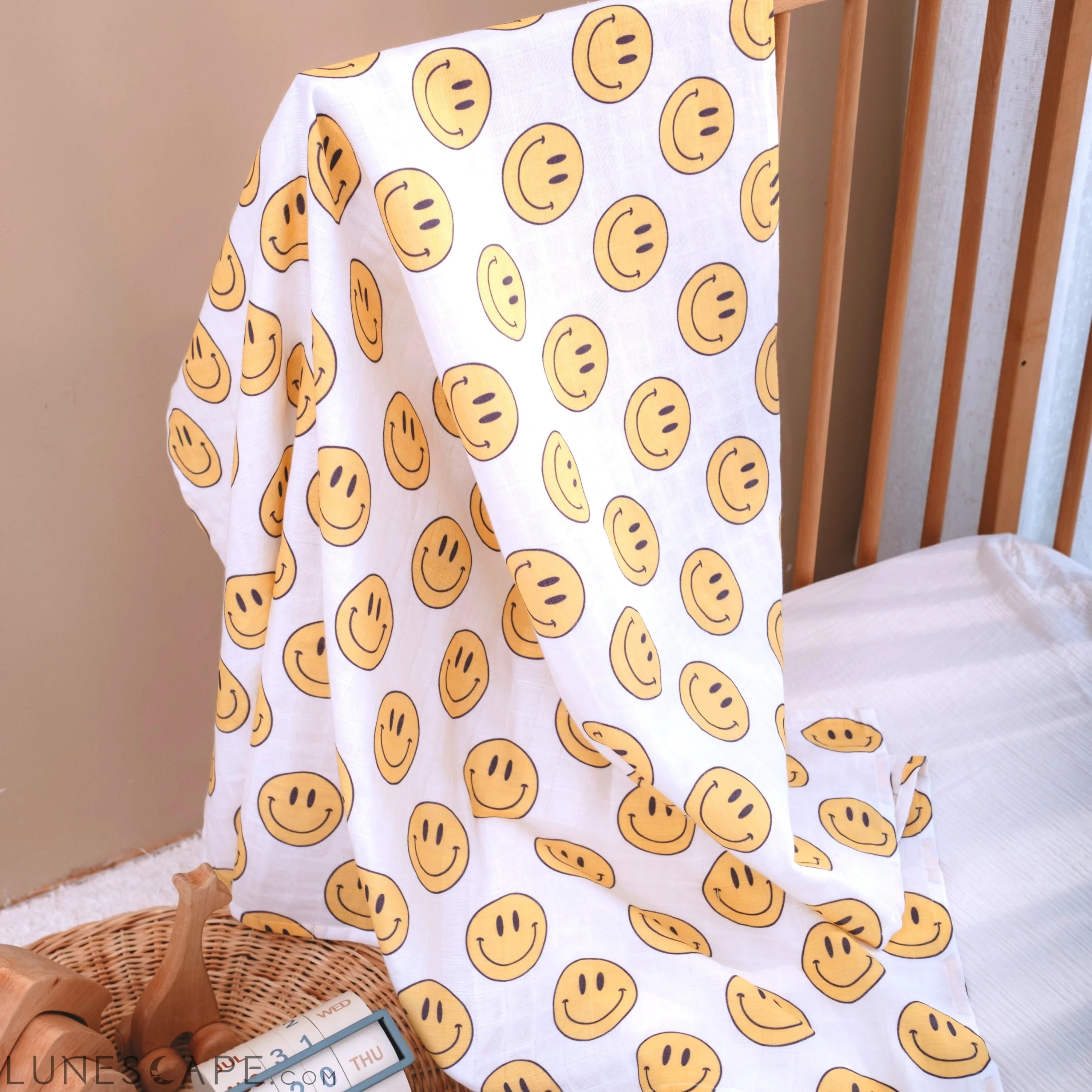 Muslin Swaddle Baby Blanket - Smiley LUNESCAPE