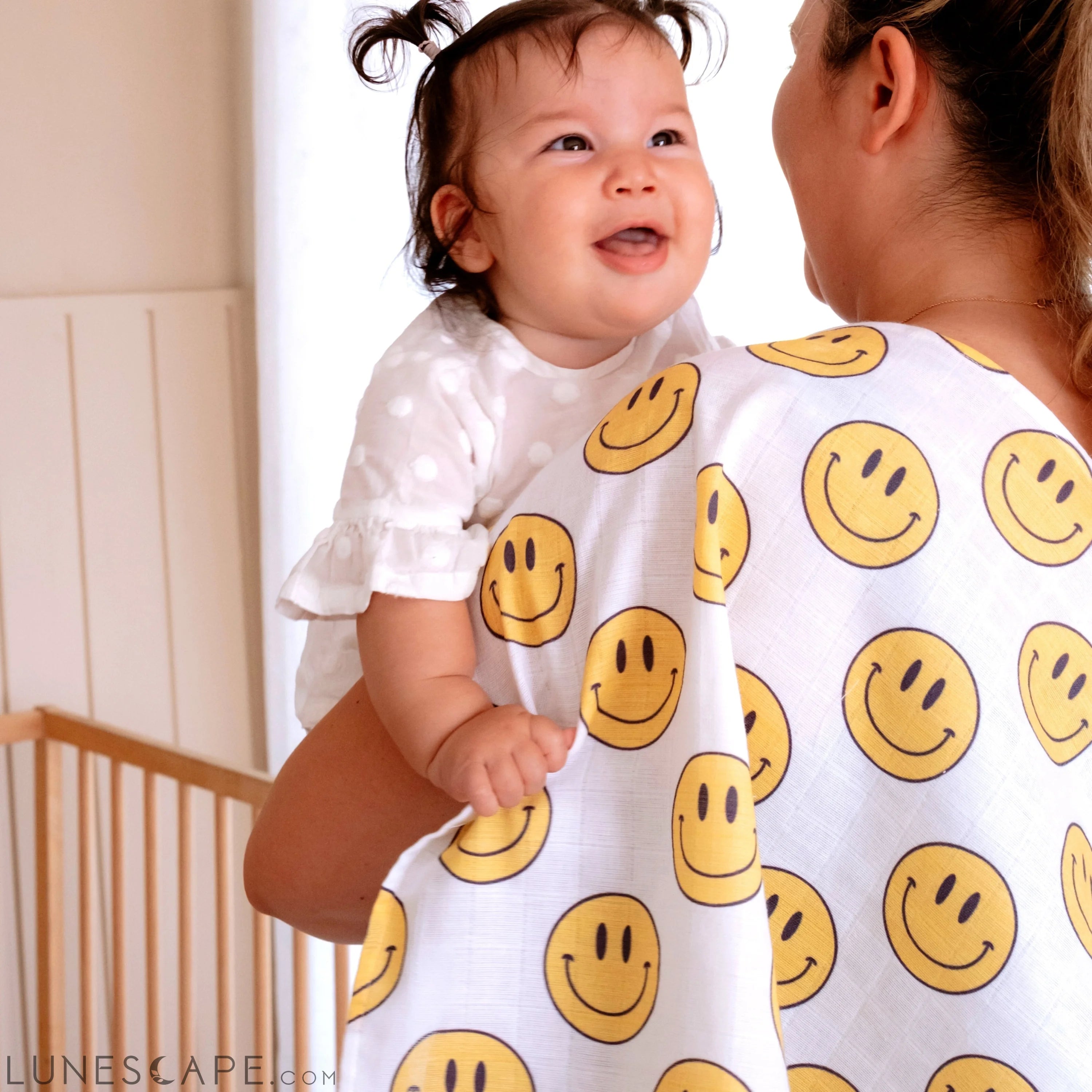 Muslin Swaddle Baby Blanket - Smiley LUNESCAPE