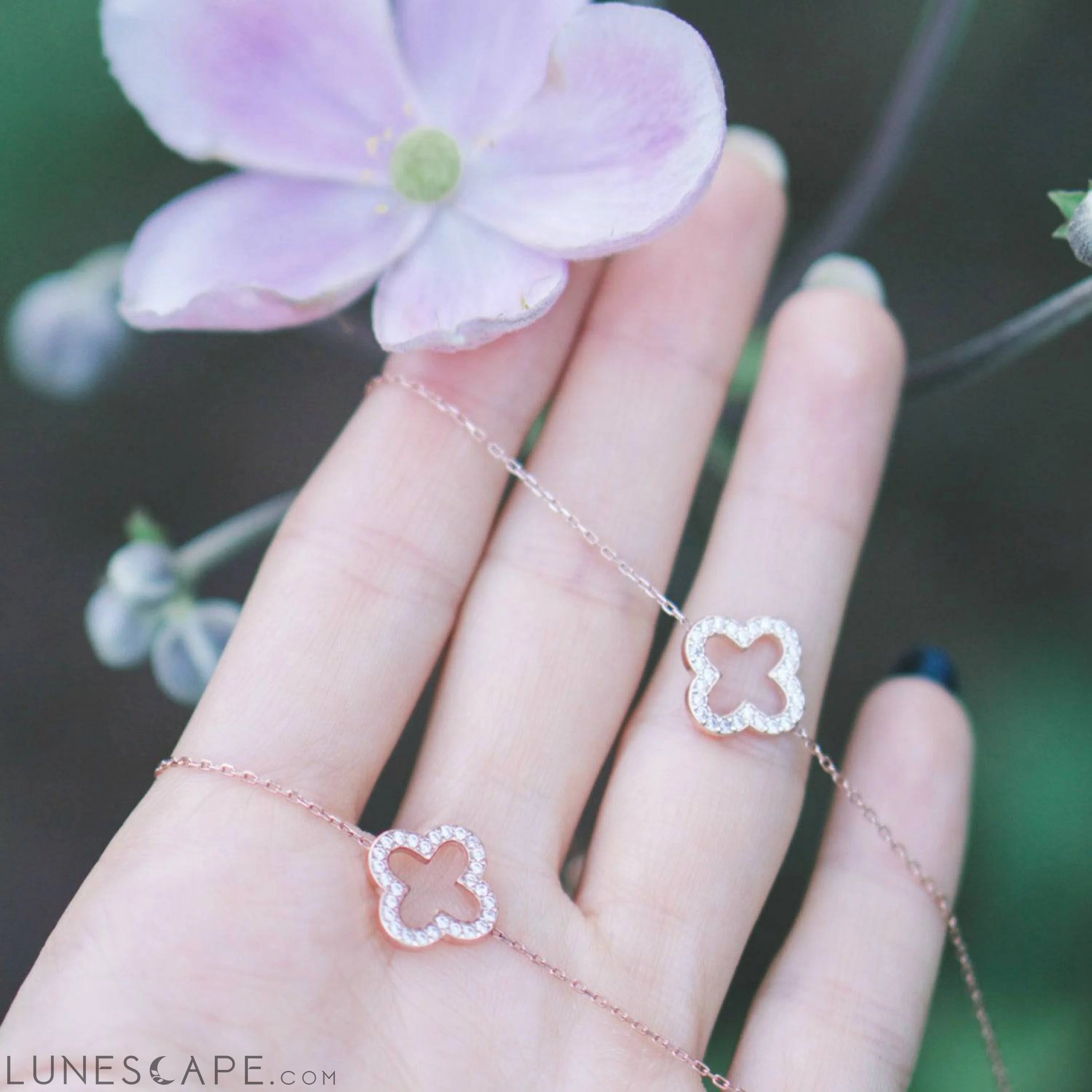 Open Clover Long Necklace Rosegold LUNESCAPE