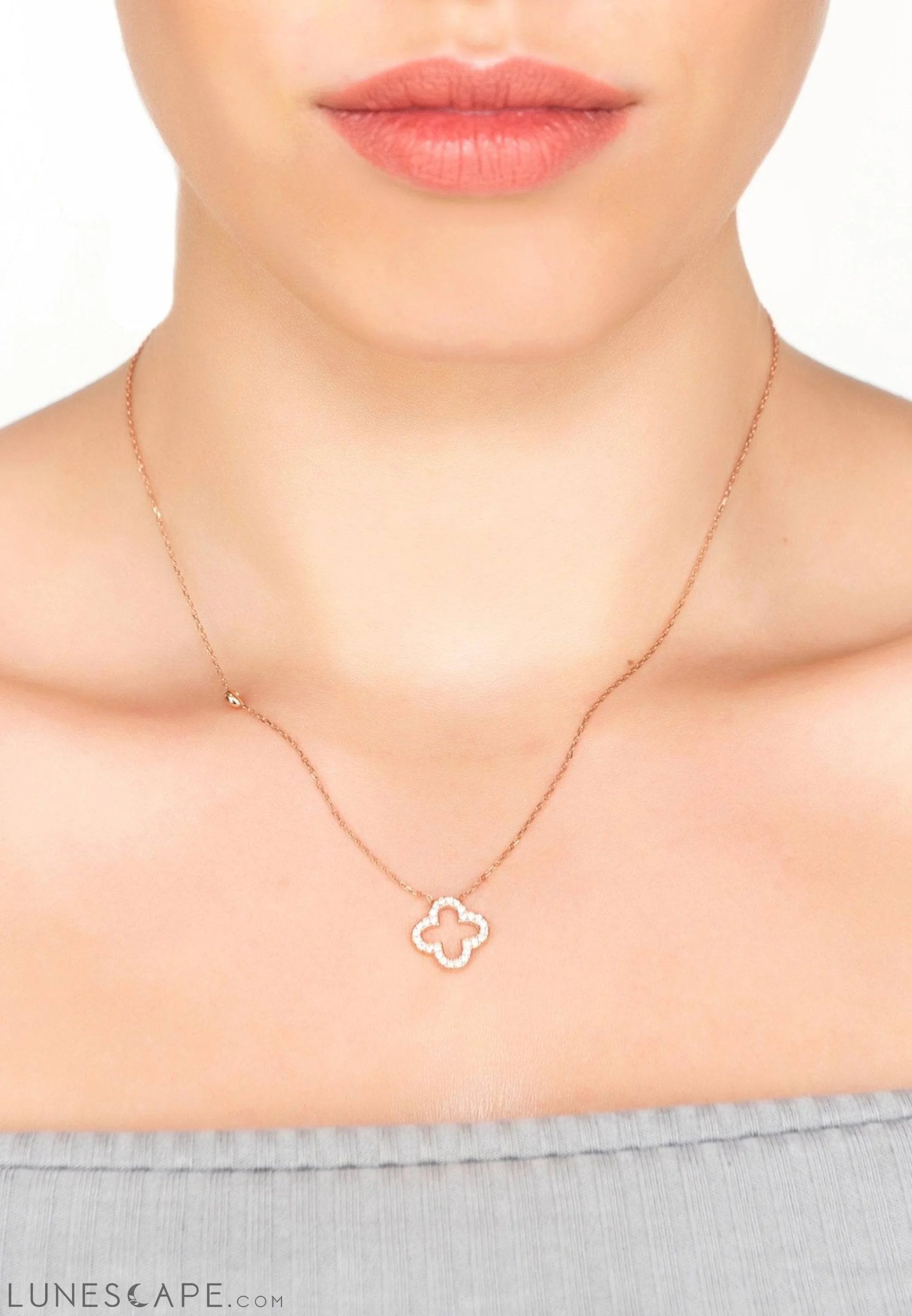 Open Clover Pendant Necklace LUNESCAPE