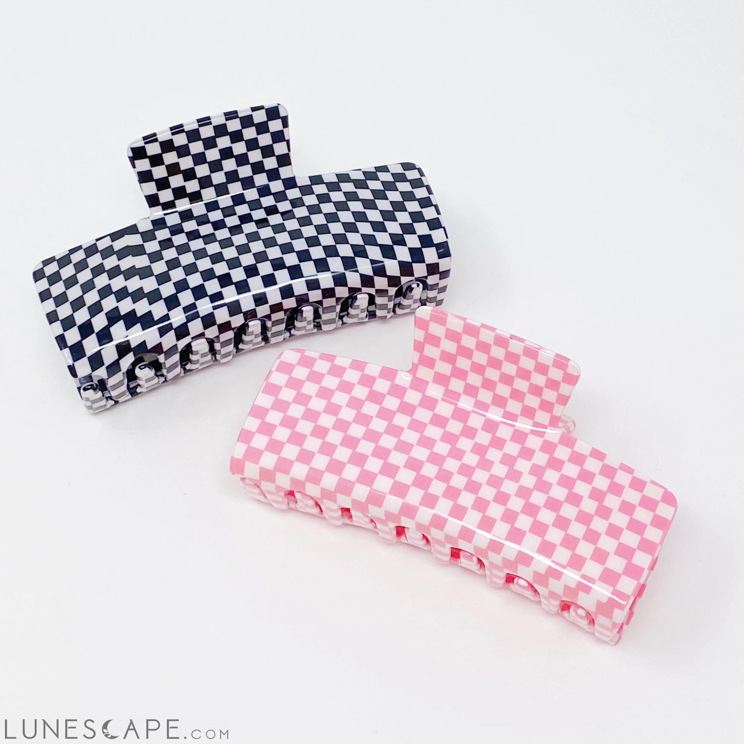Oversized Checkered Hair Claw LUNESCAPE