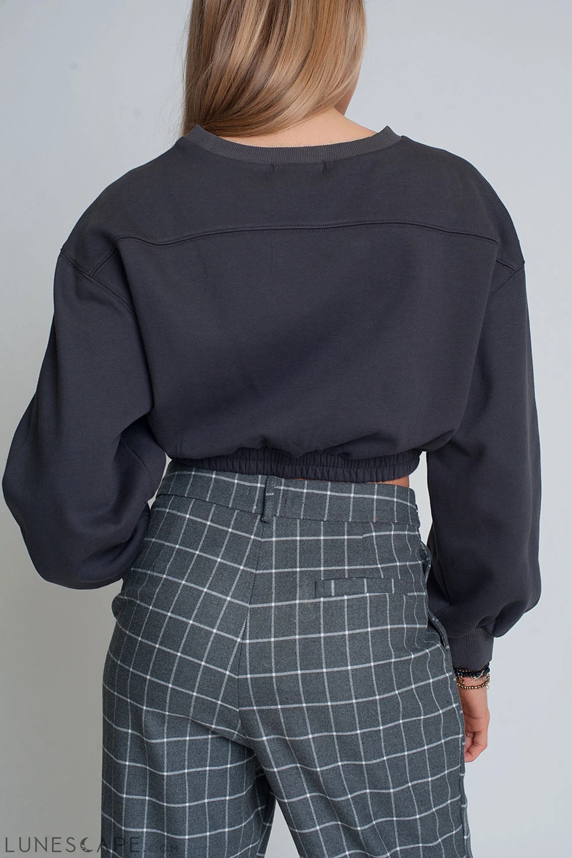 Oversized Cropped Sweatshirt in Dark Grey LUNESCAPE