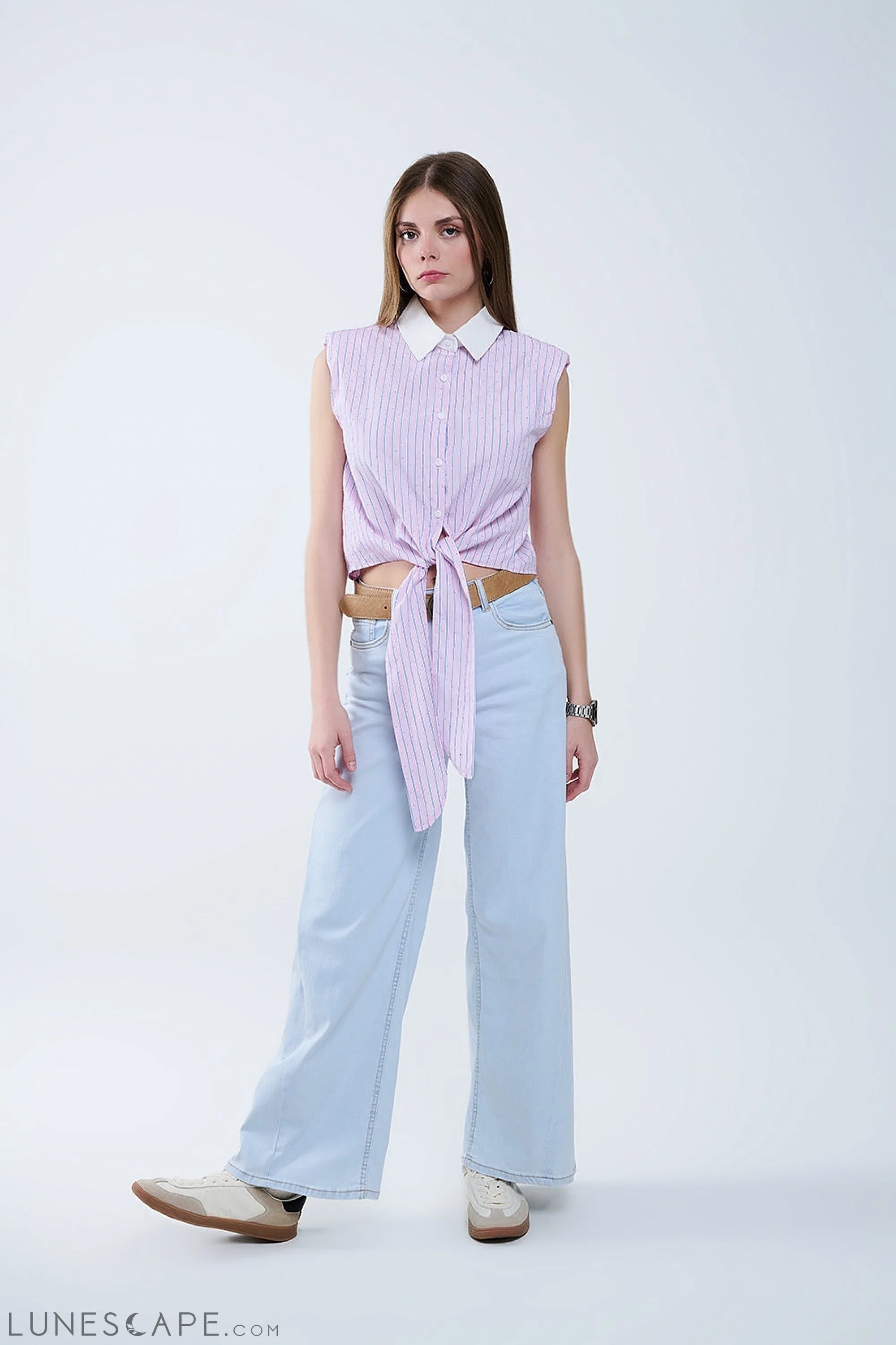 Oversized Straight Leg Jeans in Light Wash Denim LUNESCAPE