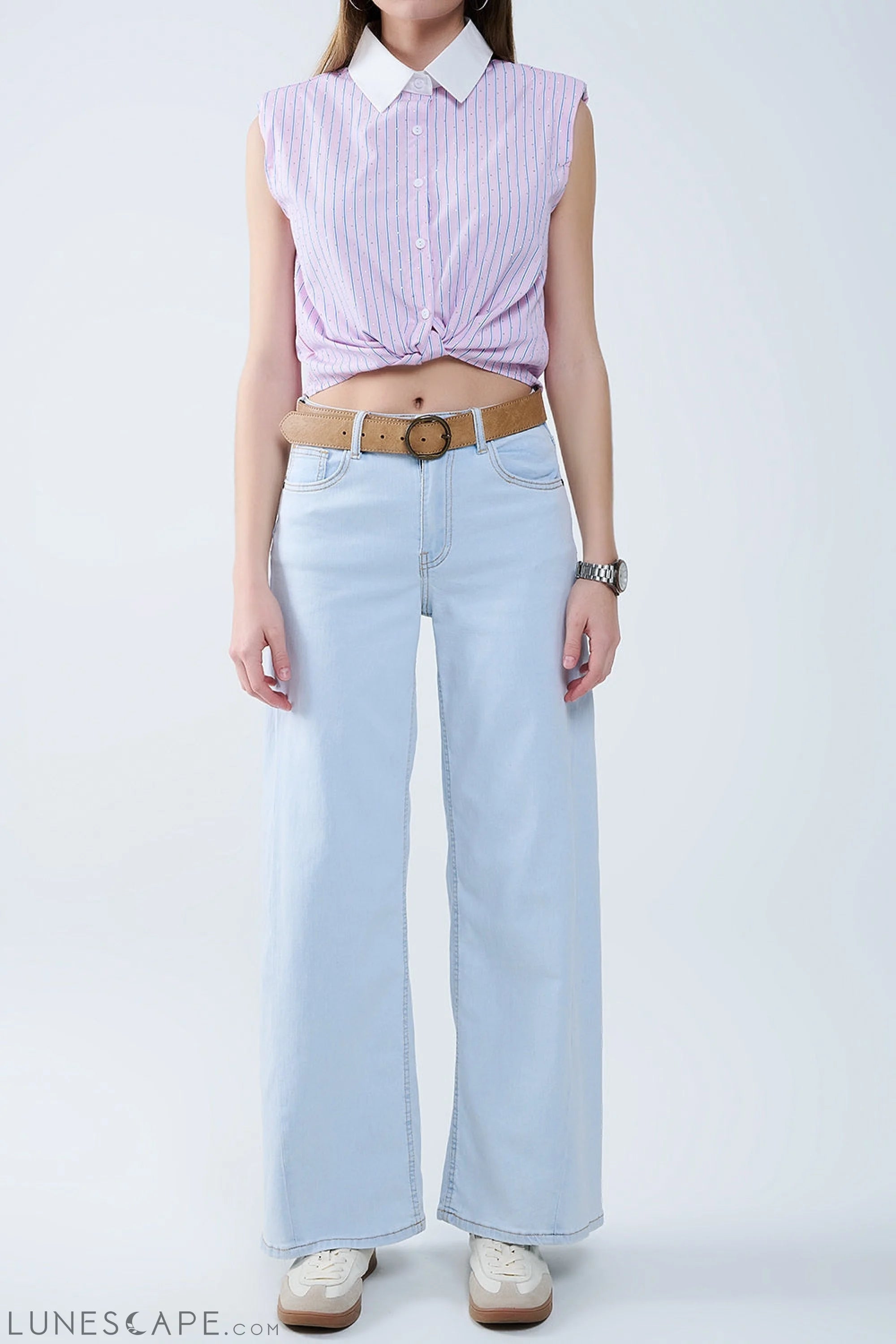 Oversized Straight Leg Jeans in Light Wash Denim LUNESCAPE