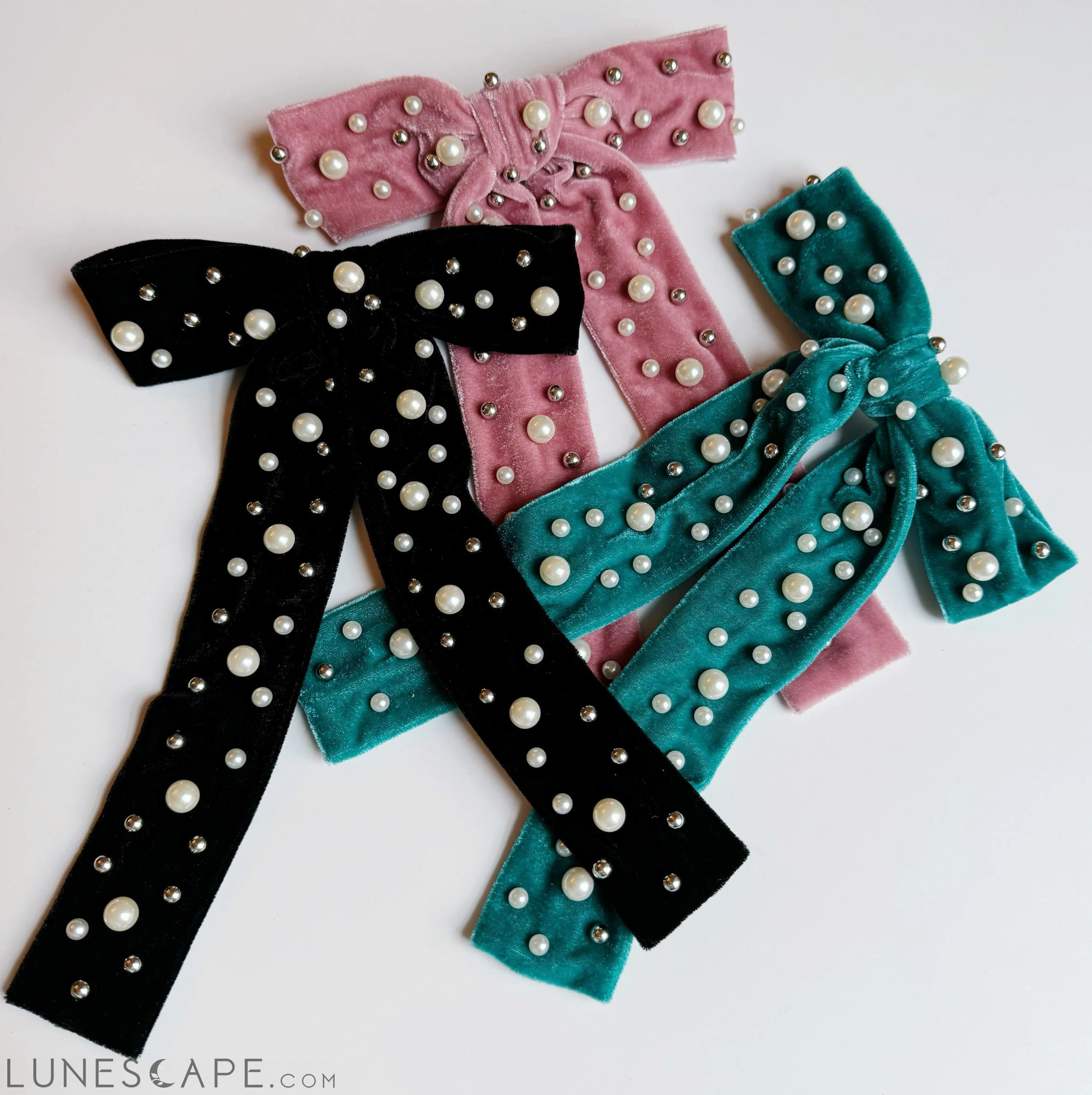 Pearl Throwed Velvet Bow Hair Clip LUNESCAPE