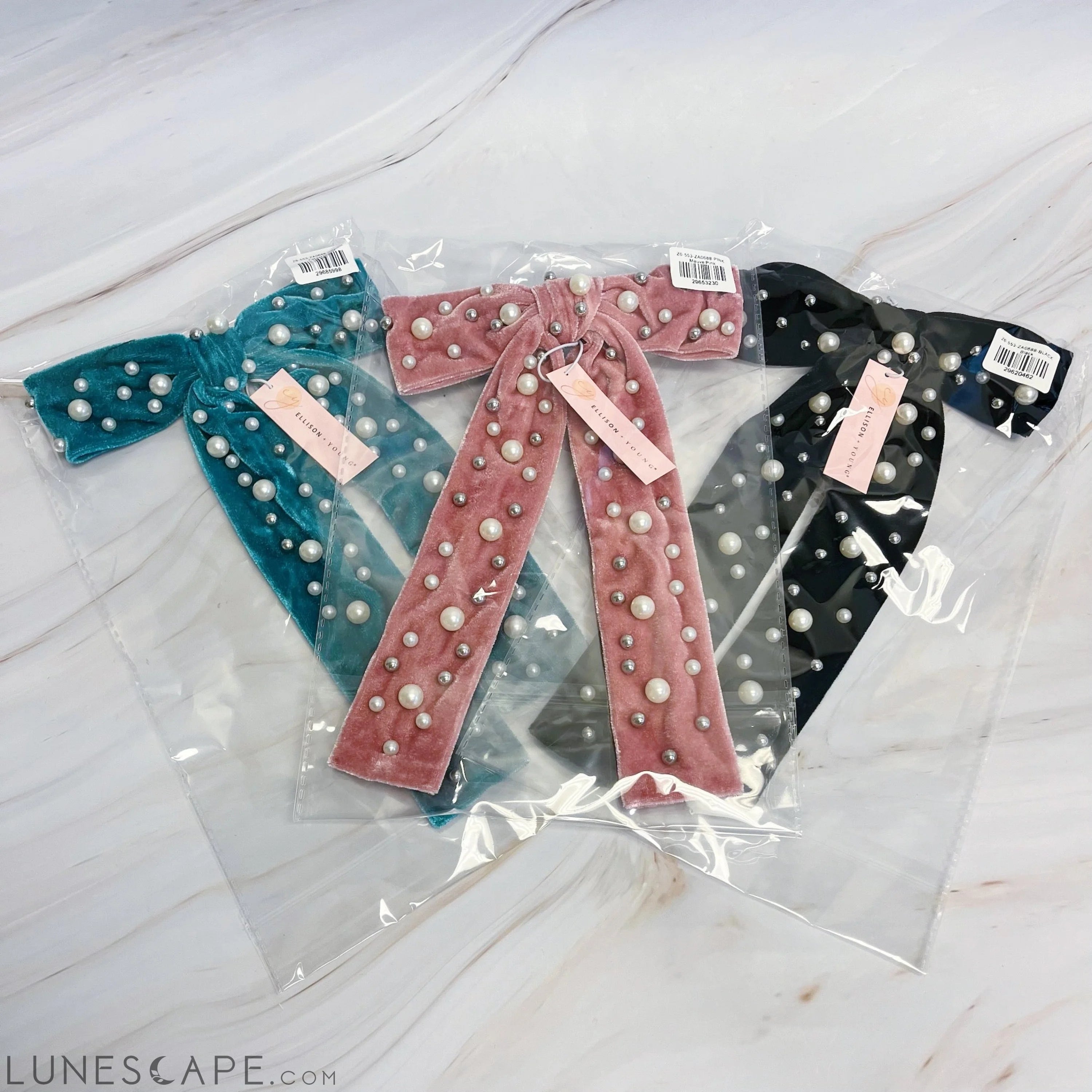 Pearl Throwed Velvet Bow Hair Clip LUNESCAPE