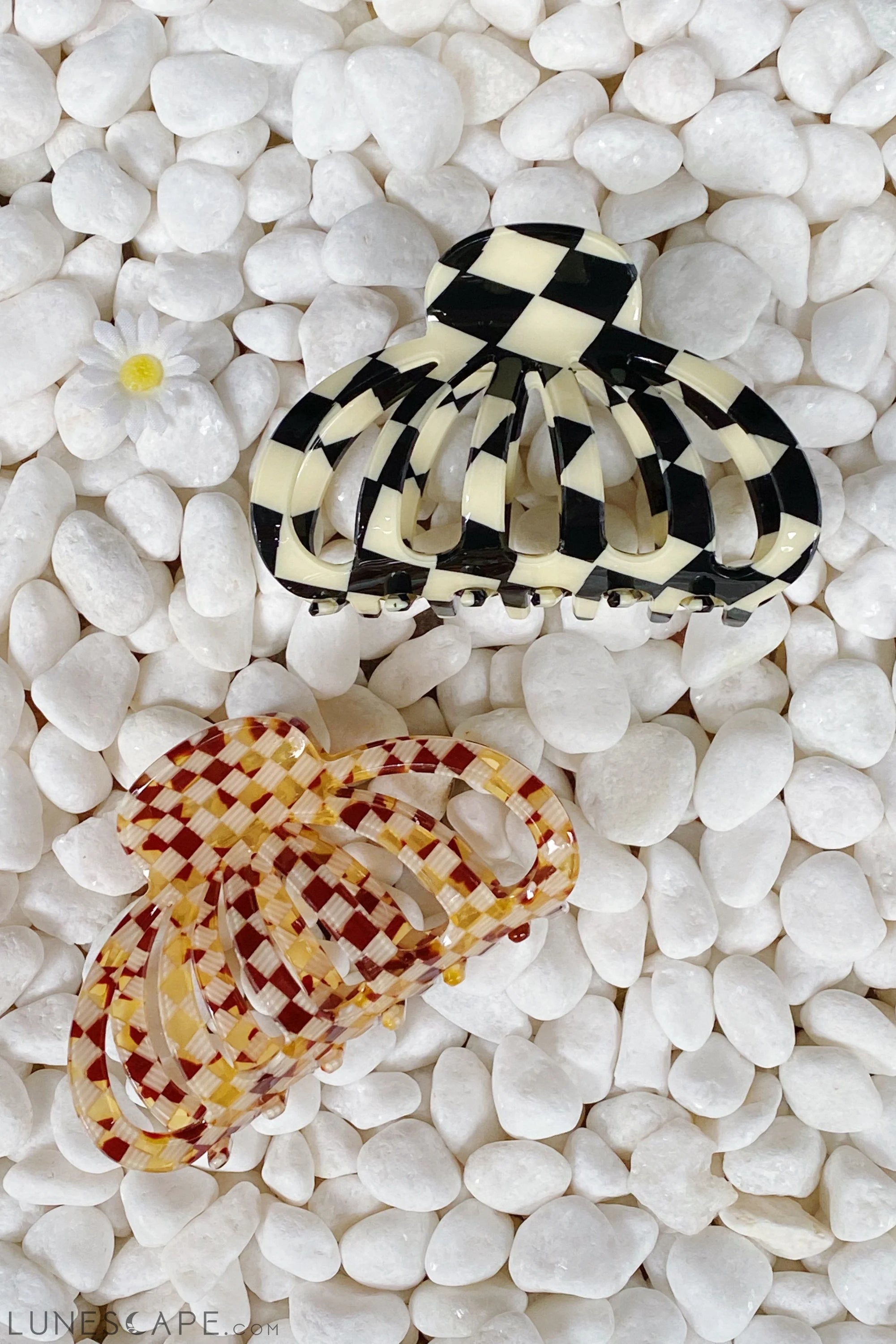 Perfect on Hair Claw LUNESCAPE