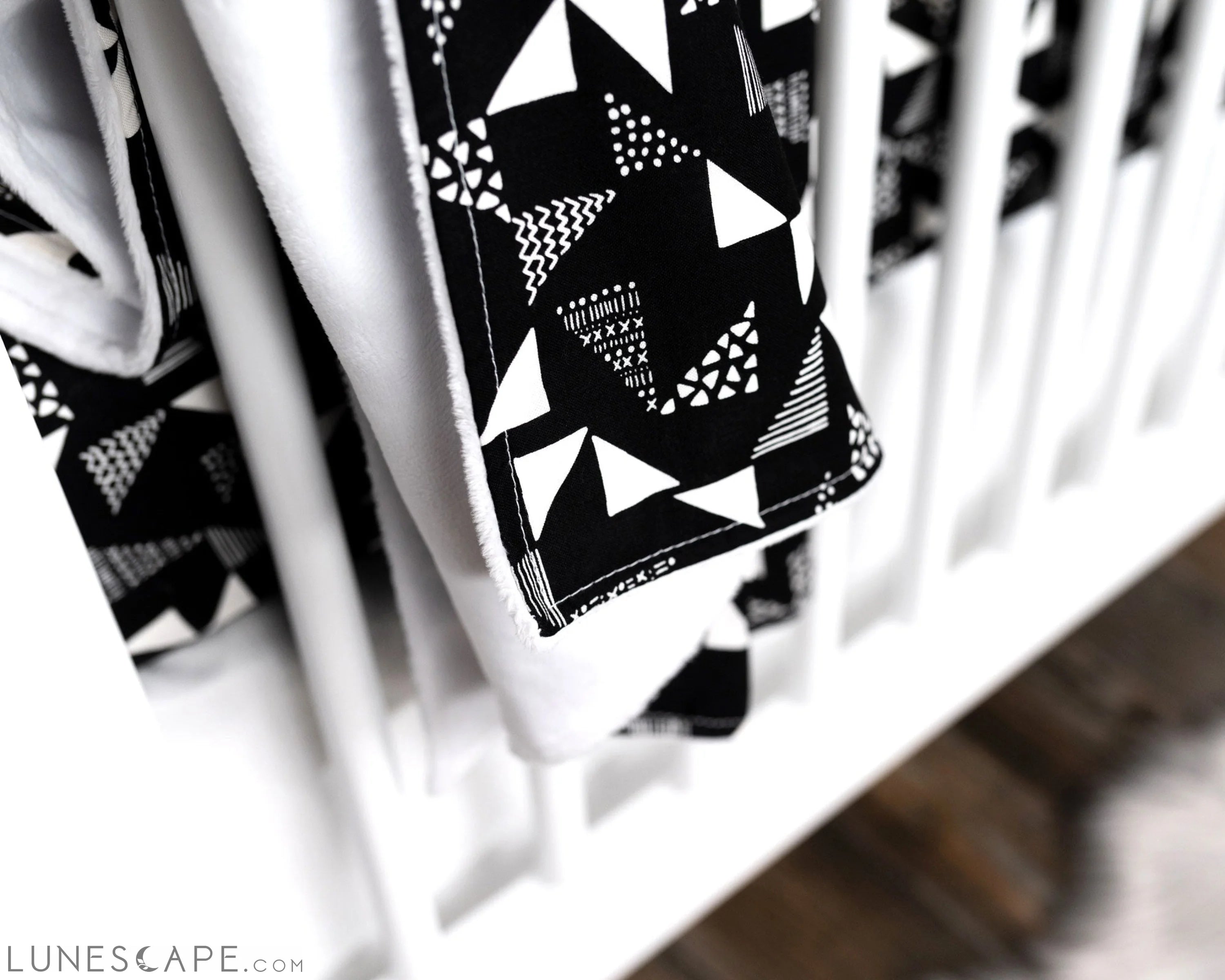 Pinwheels Crib Bedding Set LUNESCAPE