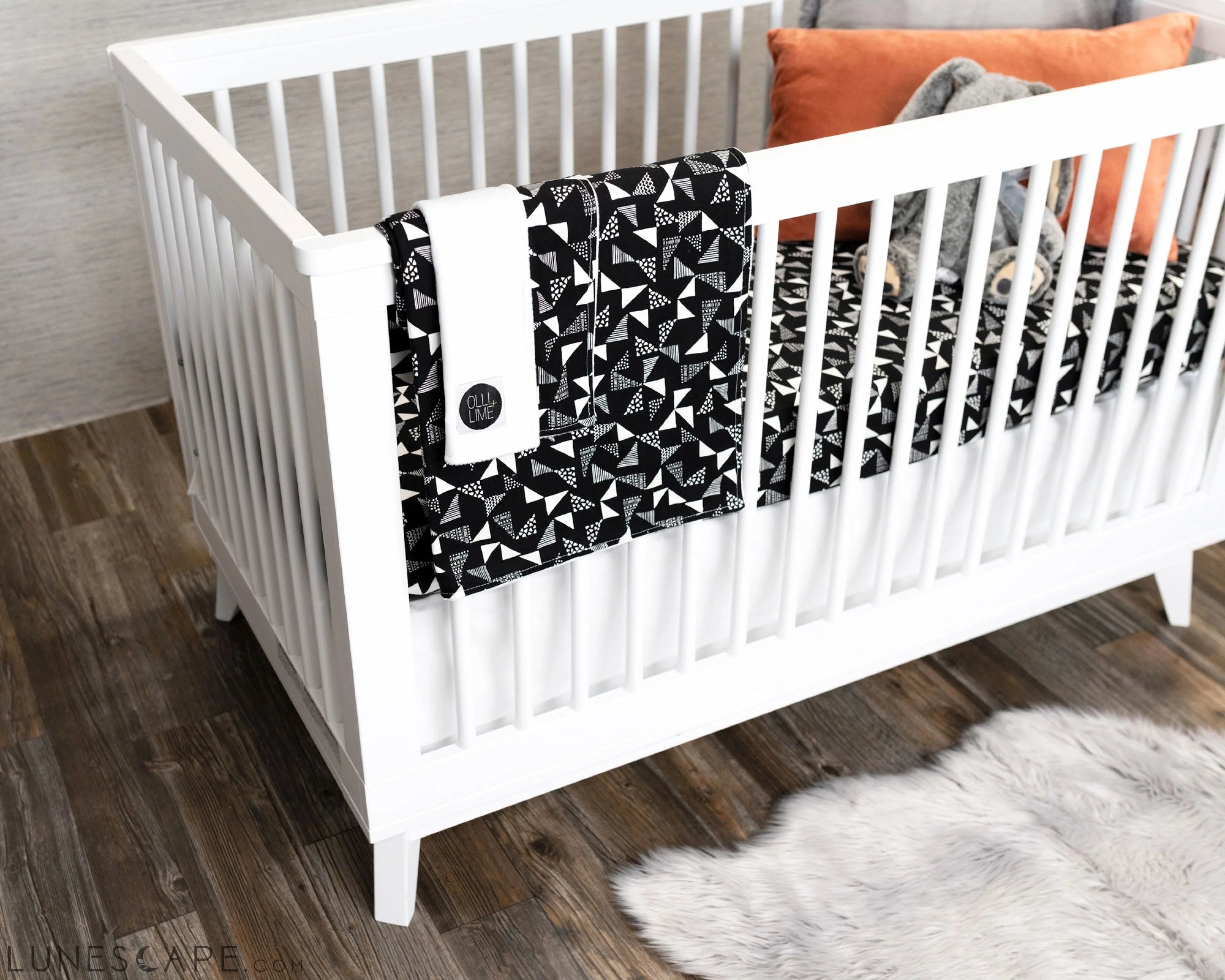 Pinwheels Deluxe Crib Bedding Set LUNESCAPE