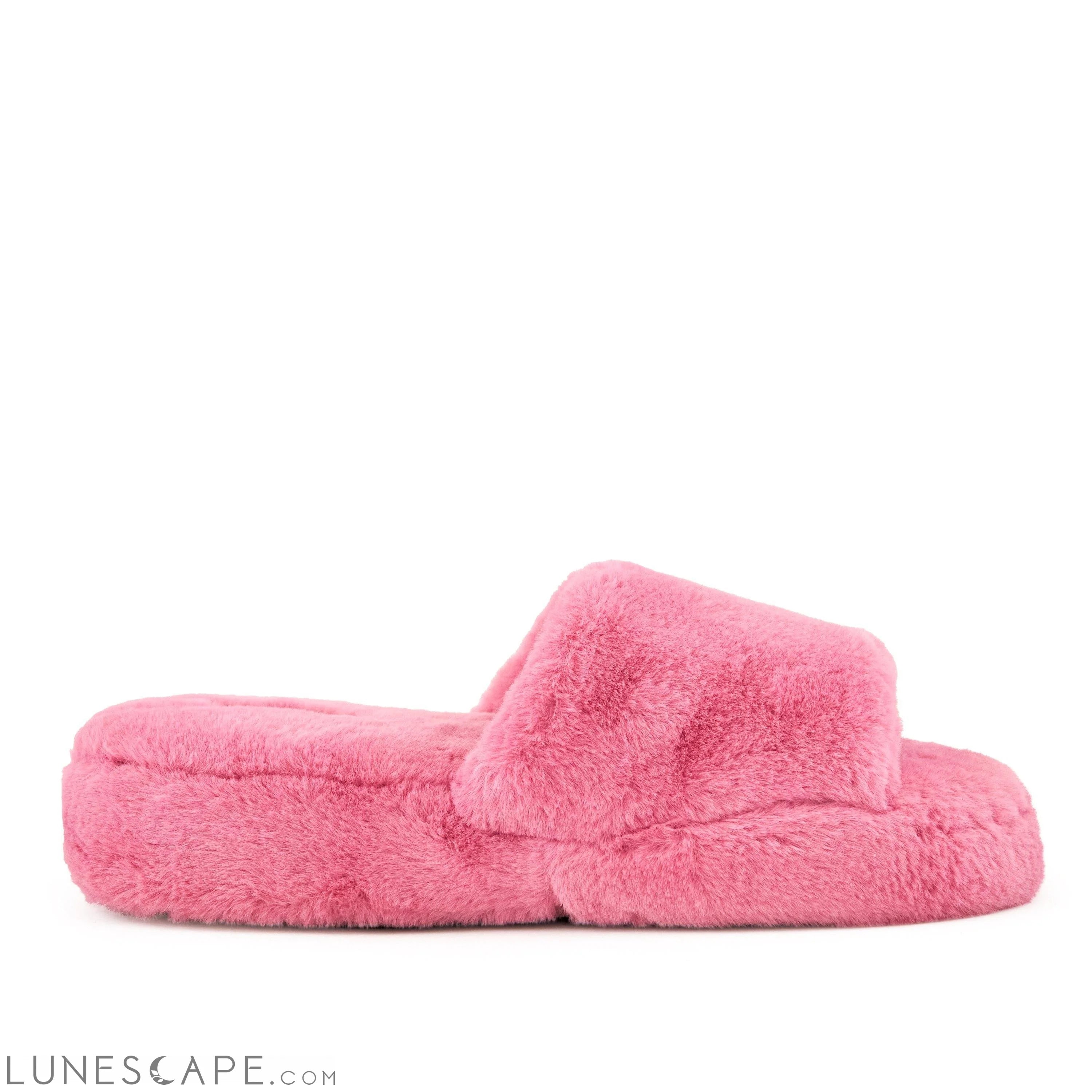 Plush Slide Slippers - Pink LUNESCAPE
