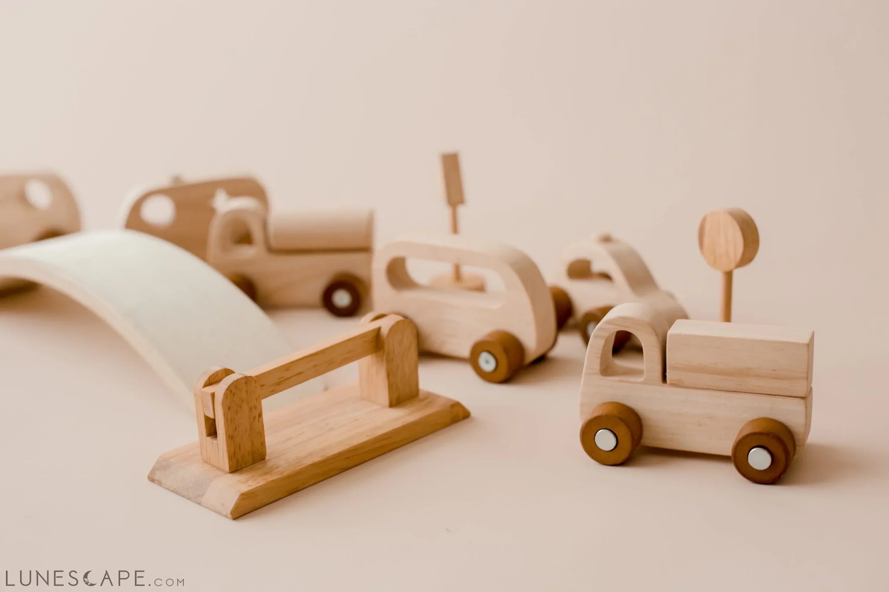 QToys Australia (USA) Vehicle play set LUNESCAPE