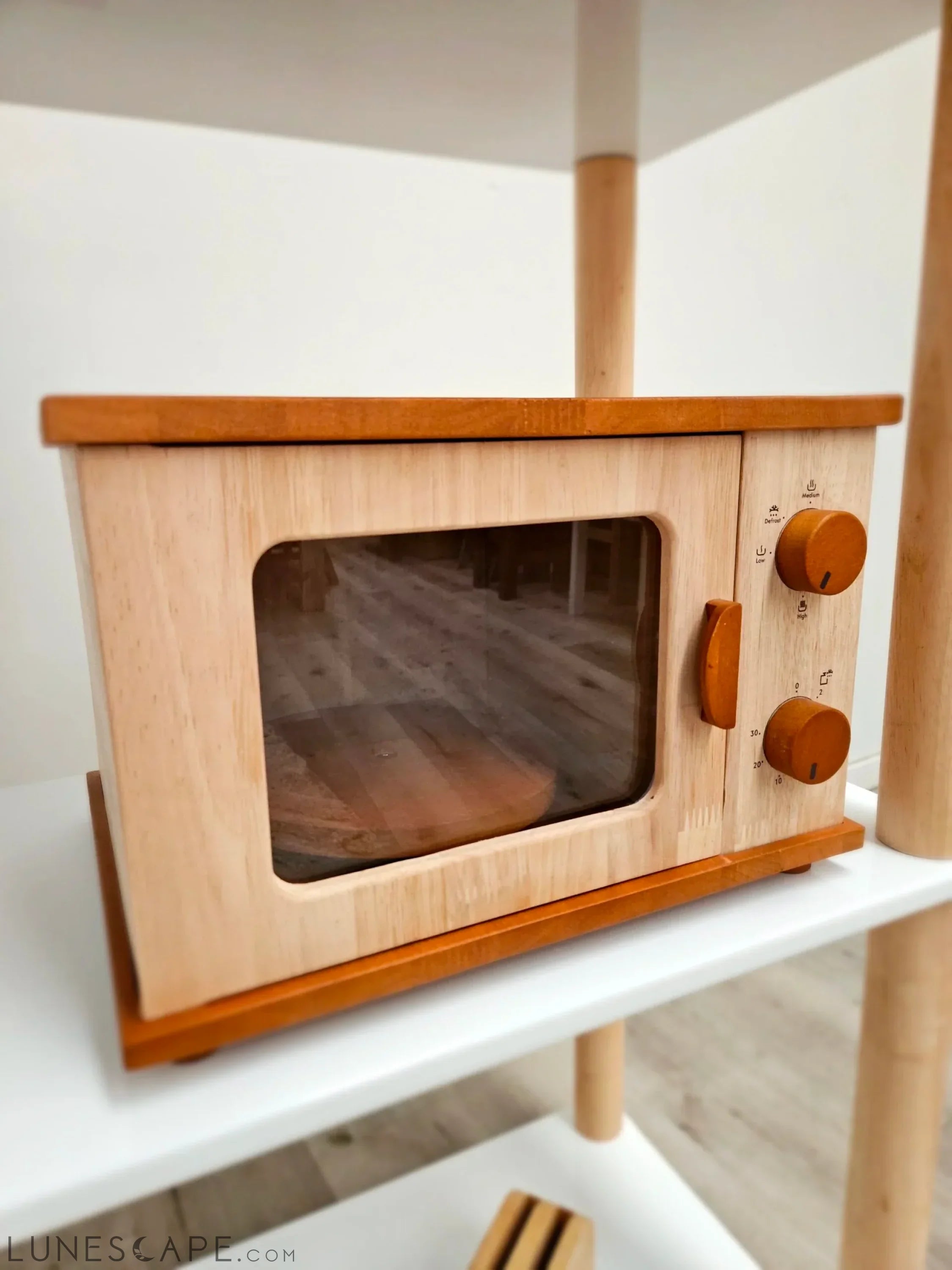 QToys Australia (USA) Wooden Microwave Oven LUNESCAPE