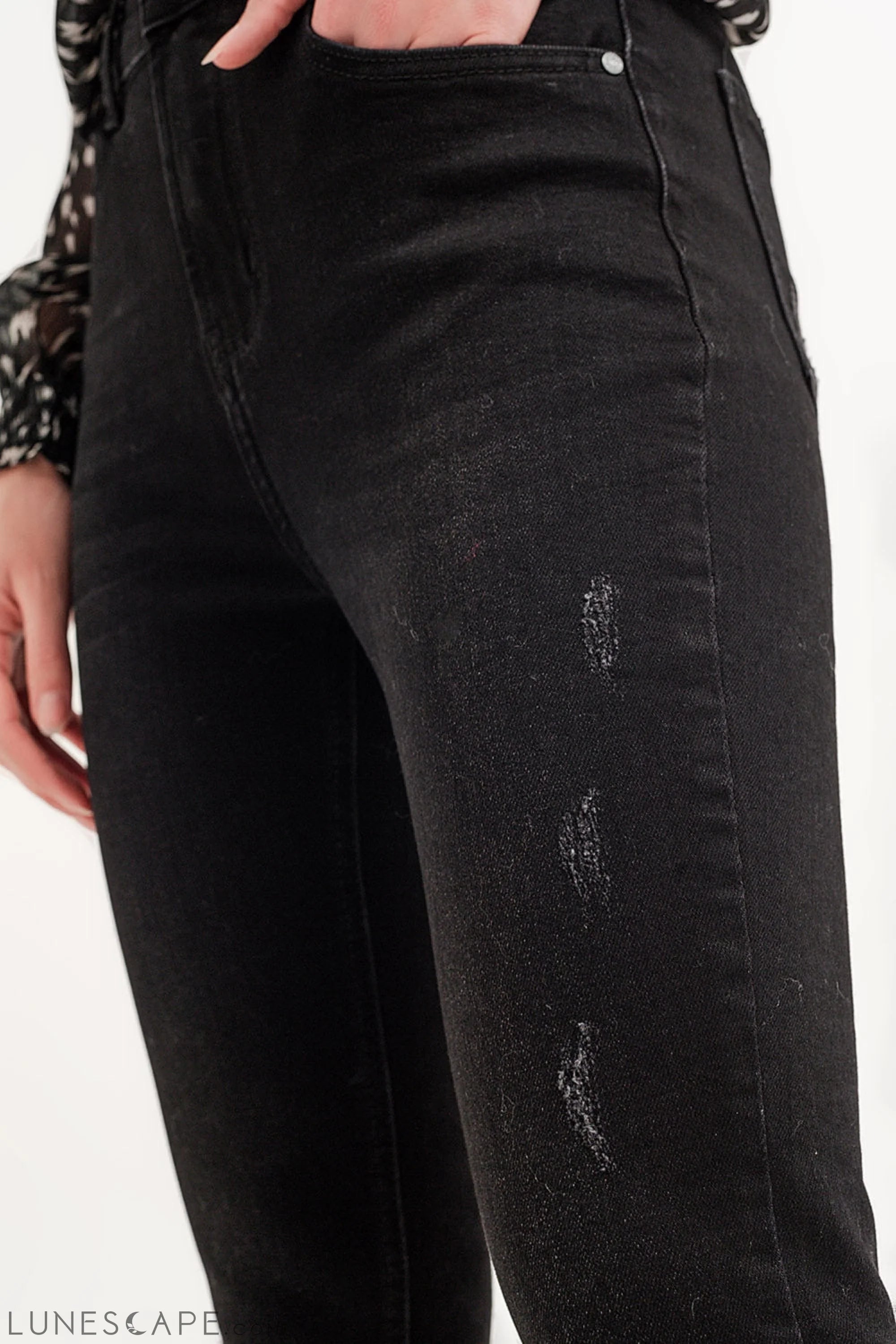 Raw Hem Skinny Jeans in Washed Black LUNESCAPE